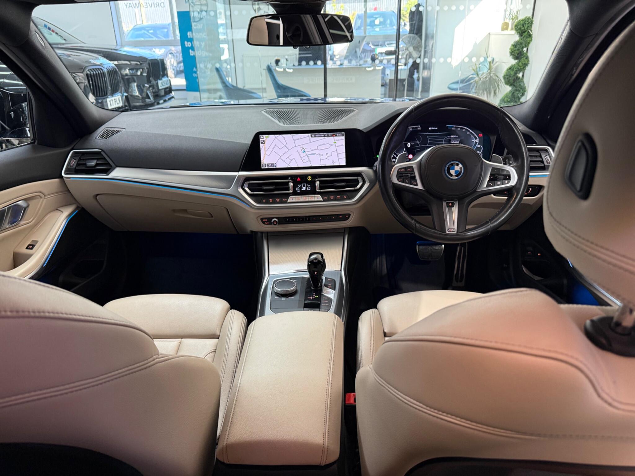 BMW 3 Series view 21