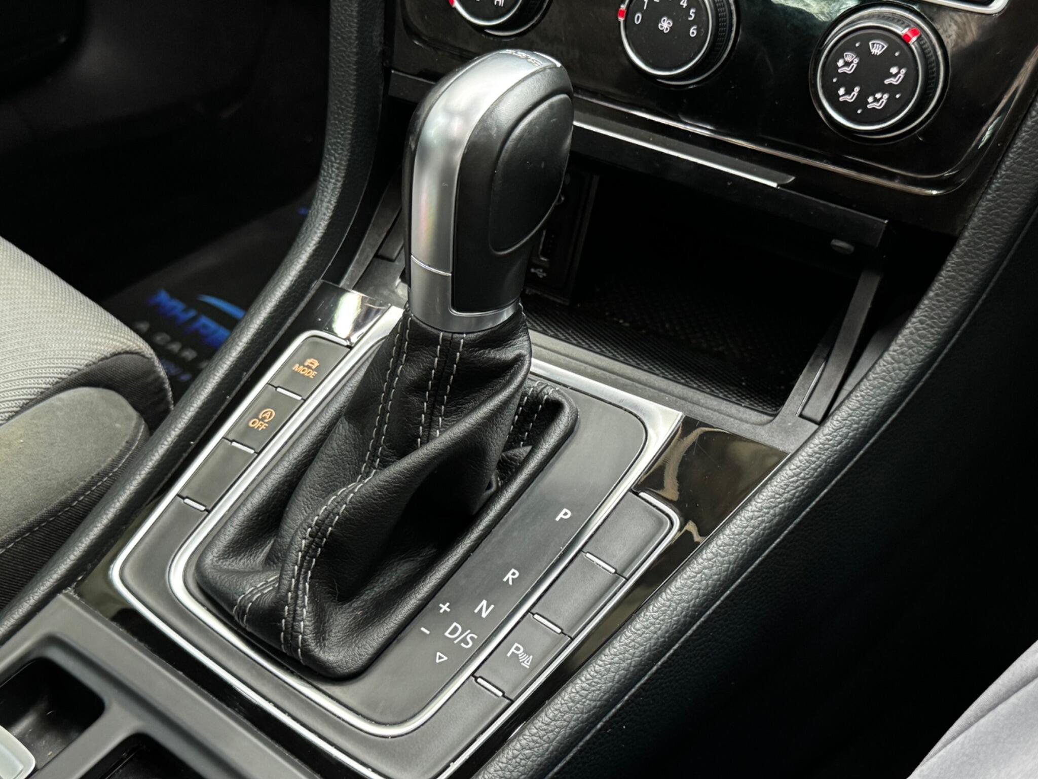 Volkswagen Golf view 8