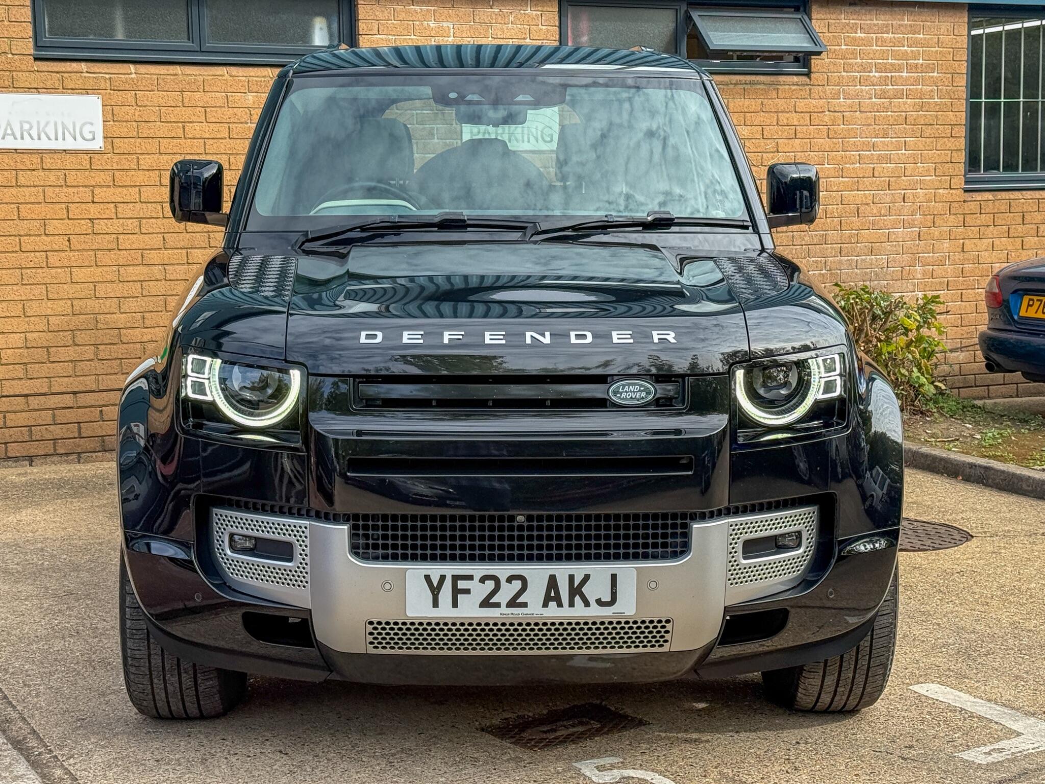 Land Rover Defender view 4