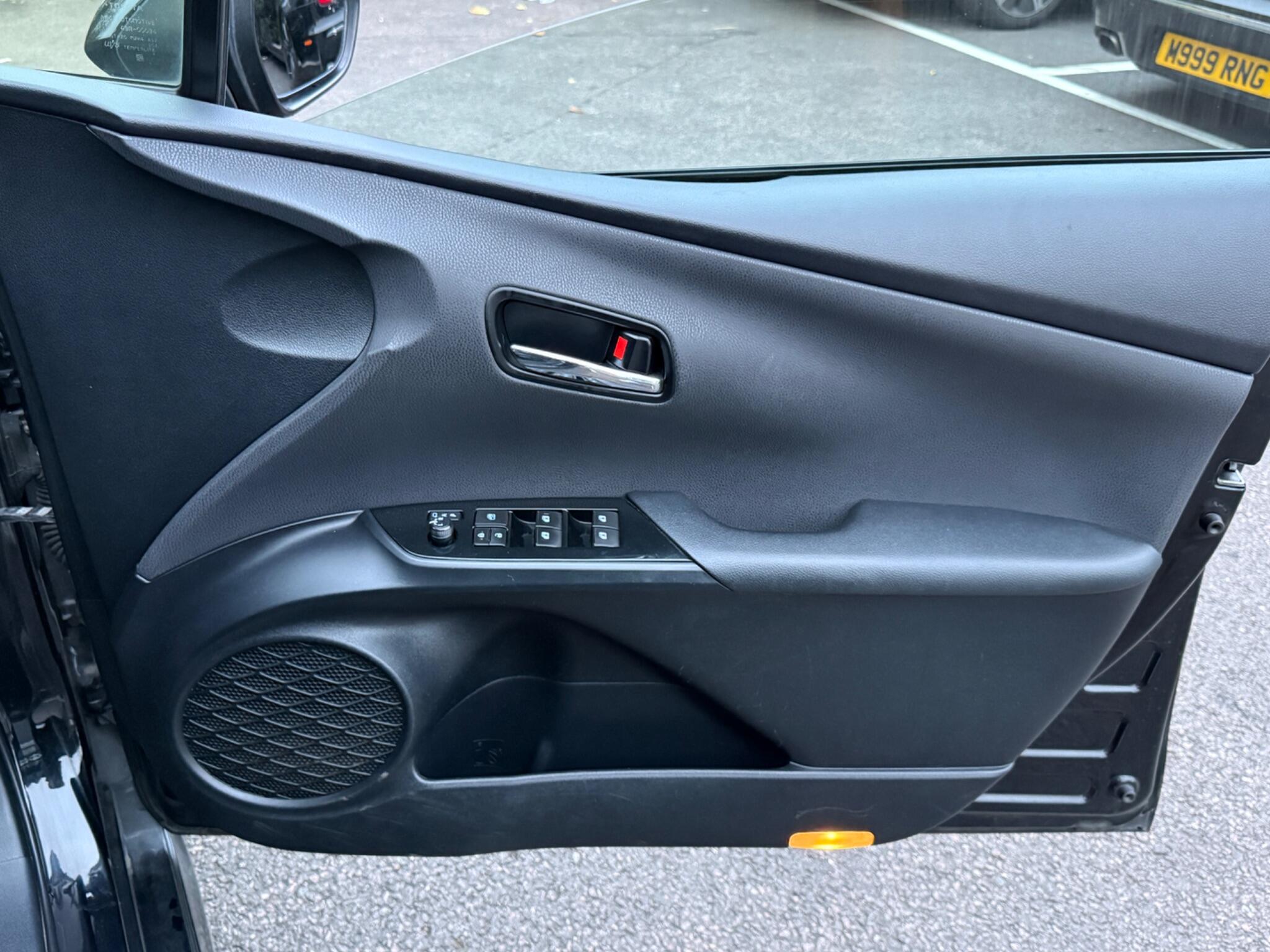 Toyota Prius - Image 16