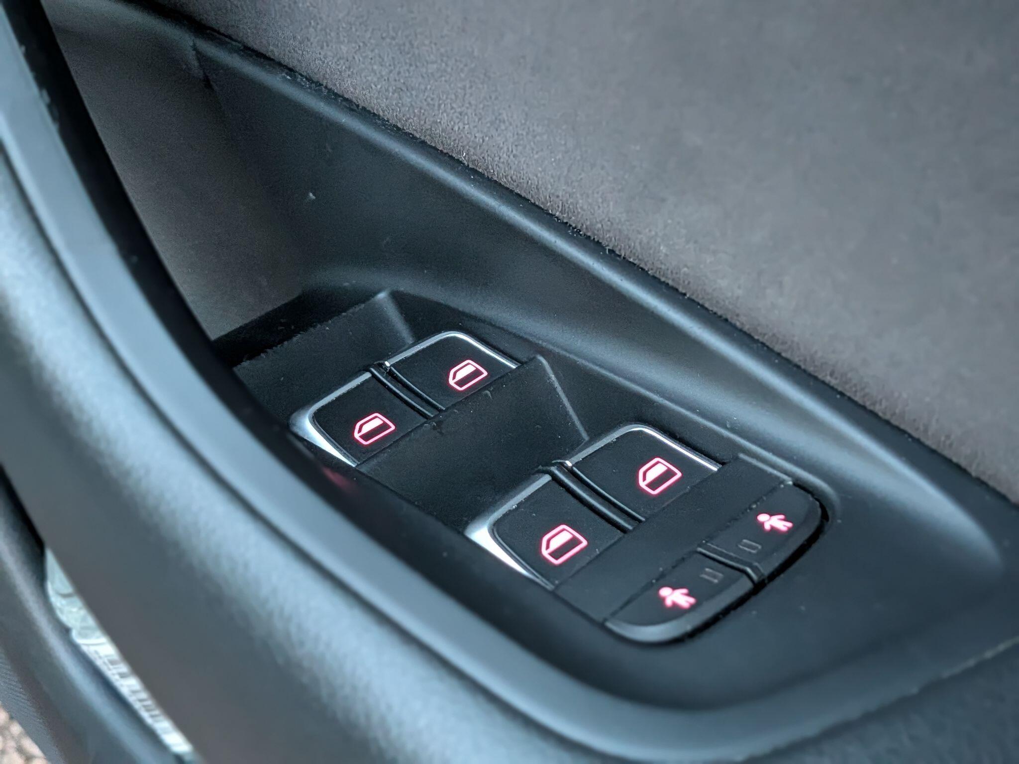 Audi A6 Saloon view 43