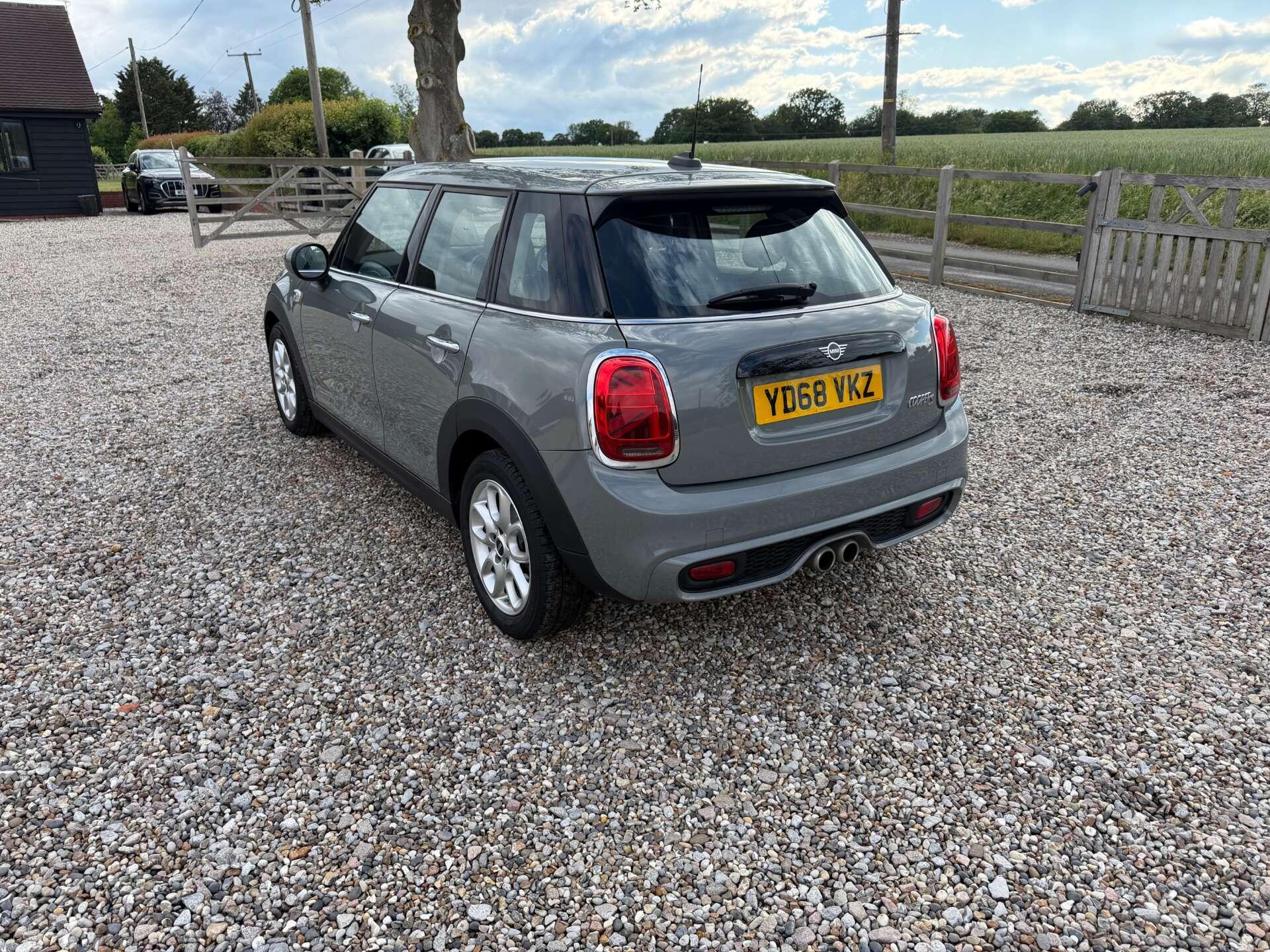 Mini Hatch view 3