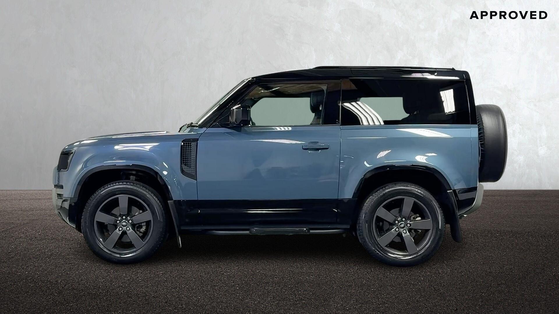 Land Rover Defender view 29