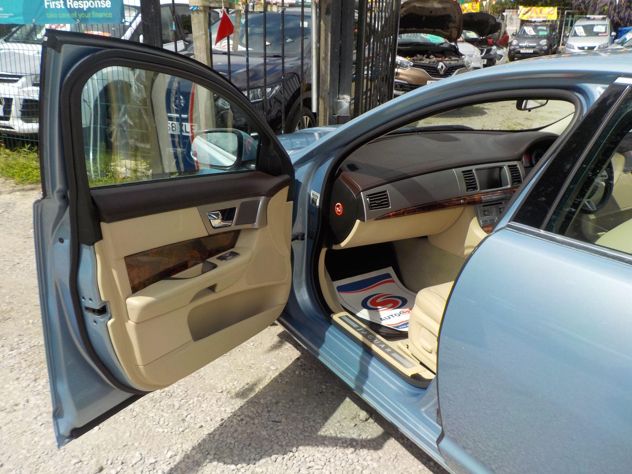 Jaguar XF 3.0d V6 Luxury Auto Euro 5 4dr