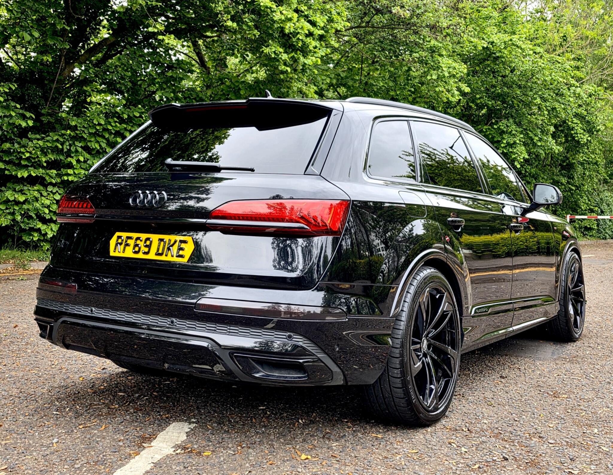 Audi Q7 view 20