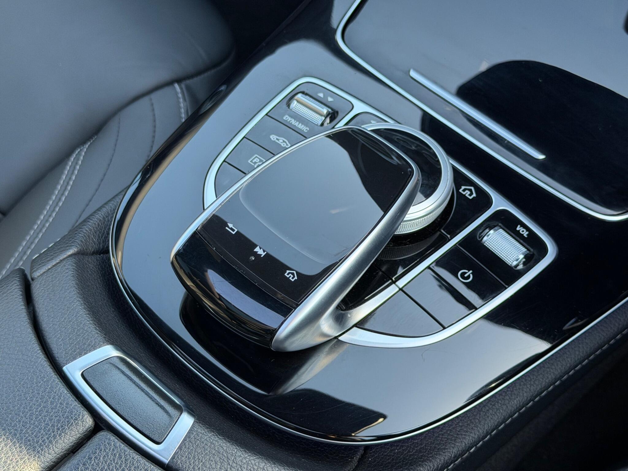 Mercedes-Benz E-Class view 41