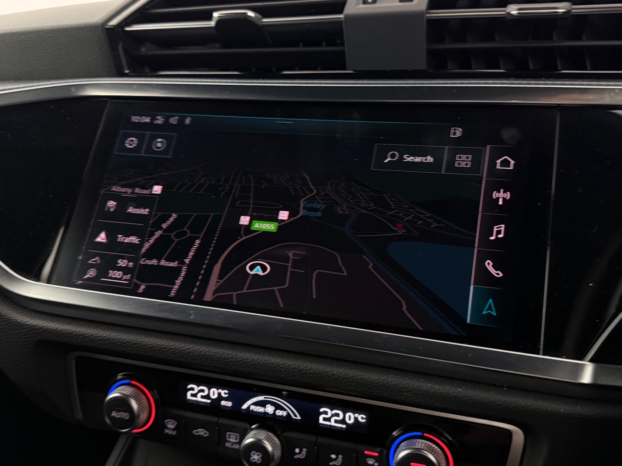 Audi Q3 view 20