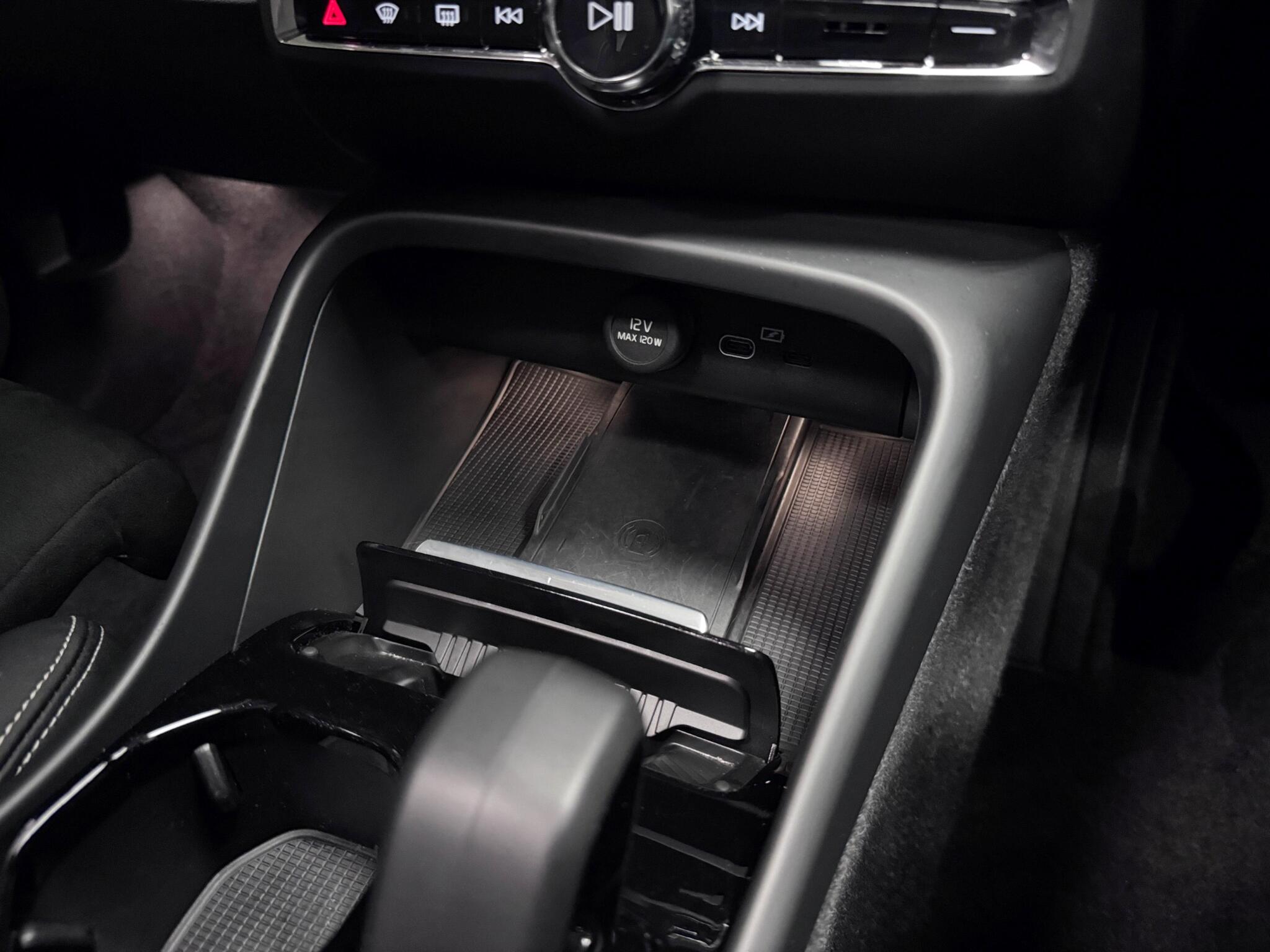 Volvo XC40 view 36