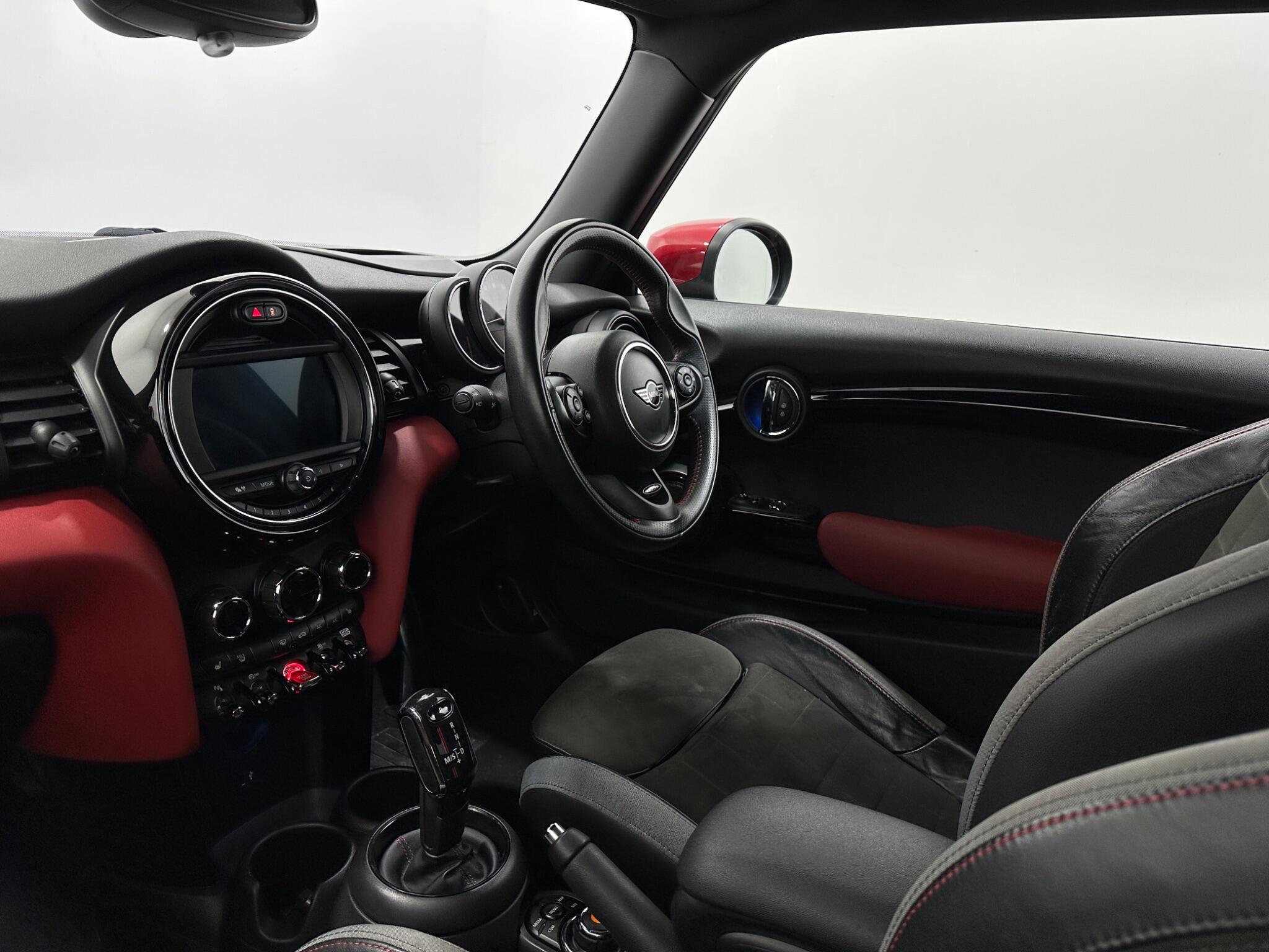 Mini Hatch view 32