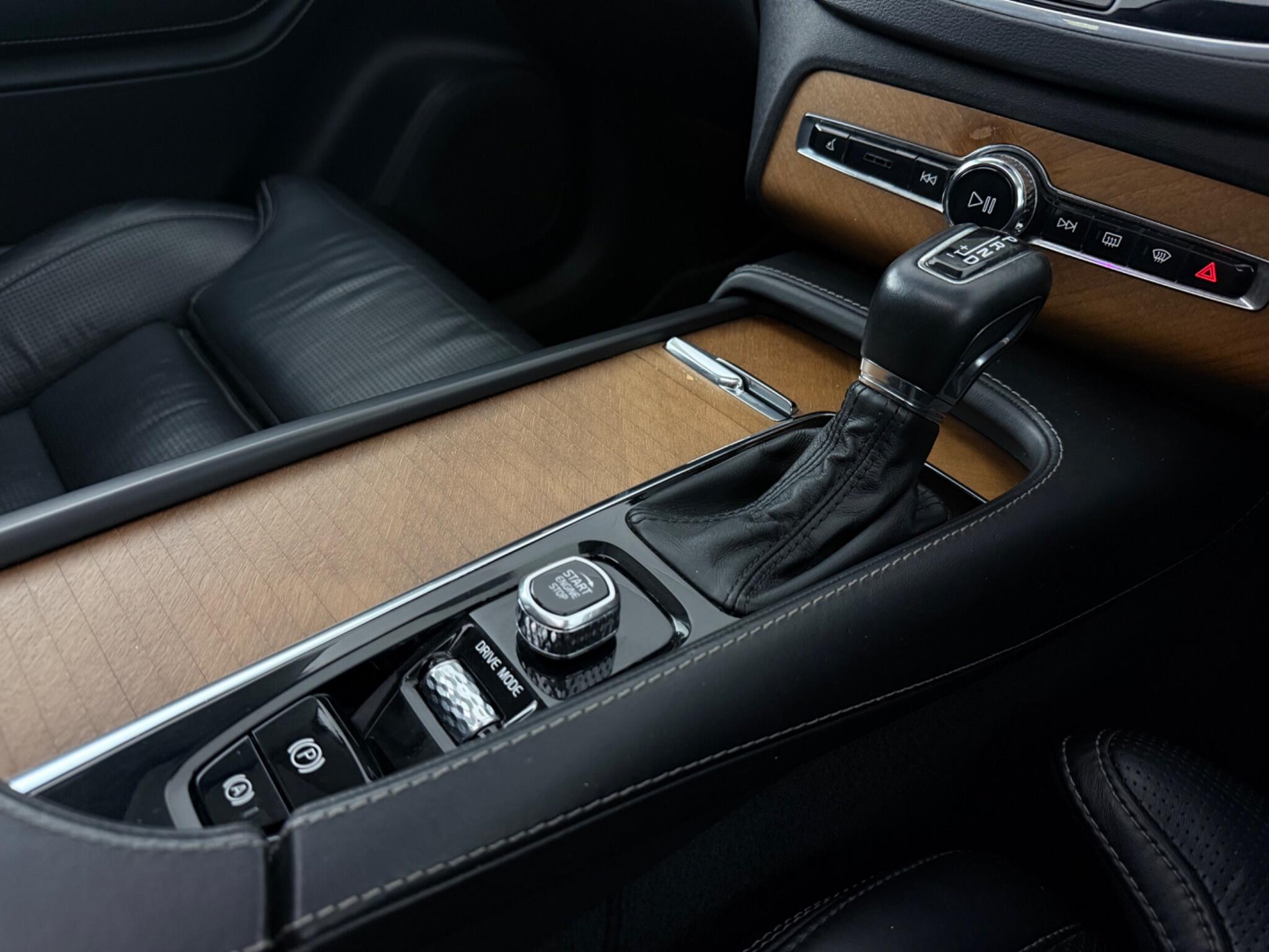 Volvo XC90 view 21