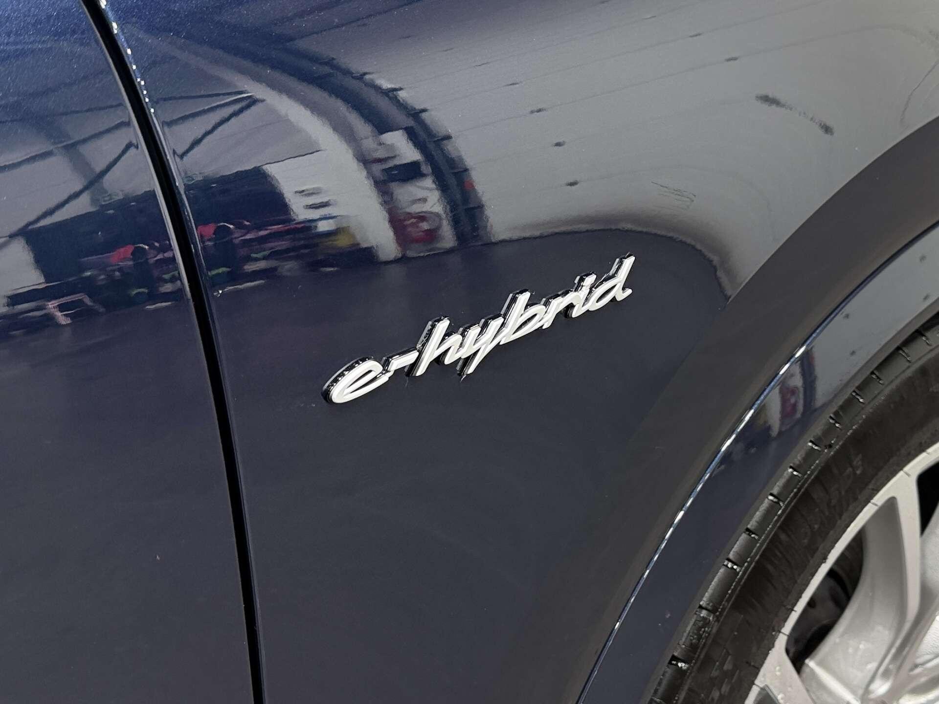 Porsche Cayenne view 32