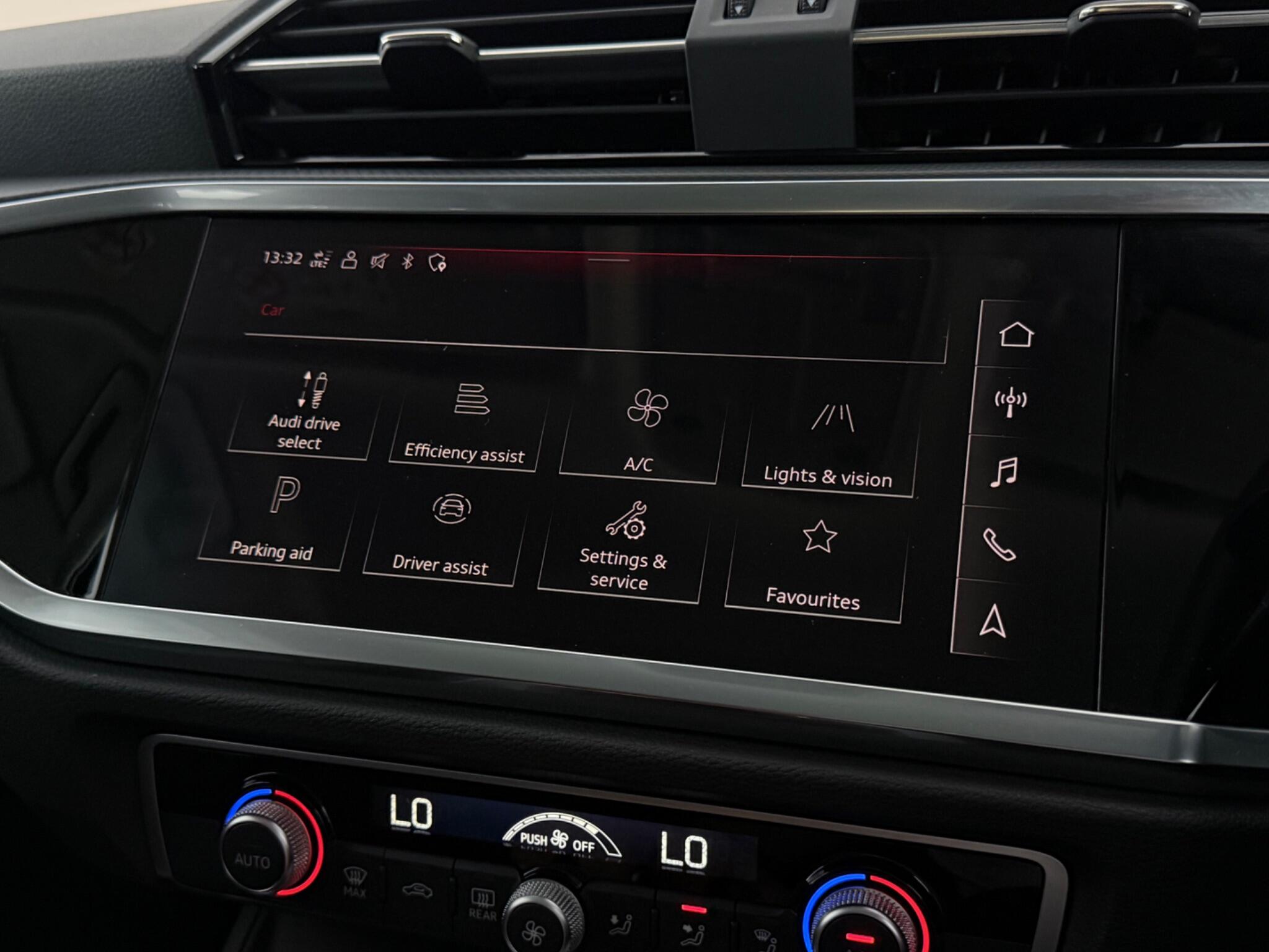 Audi Q3 view 28