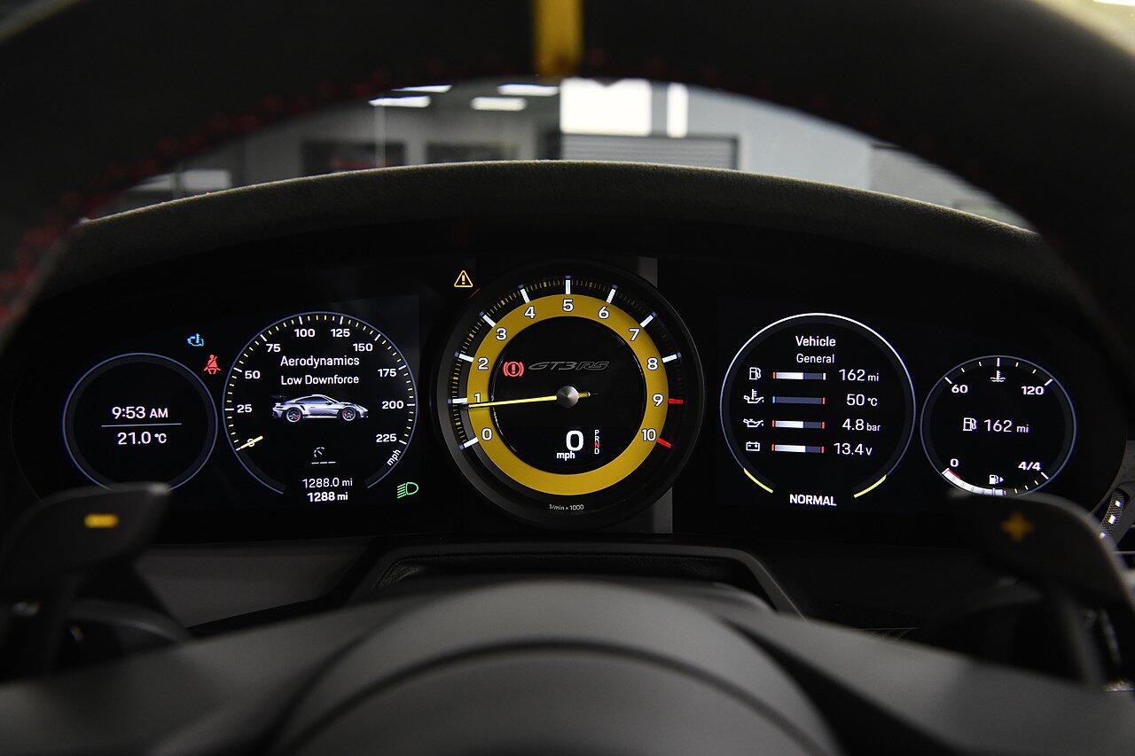 Porsche 911 view 26