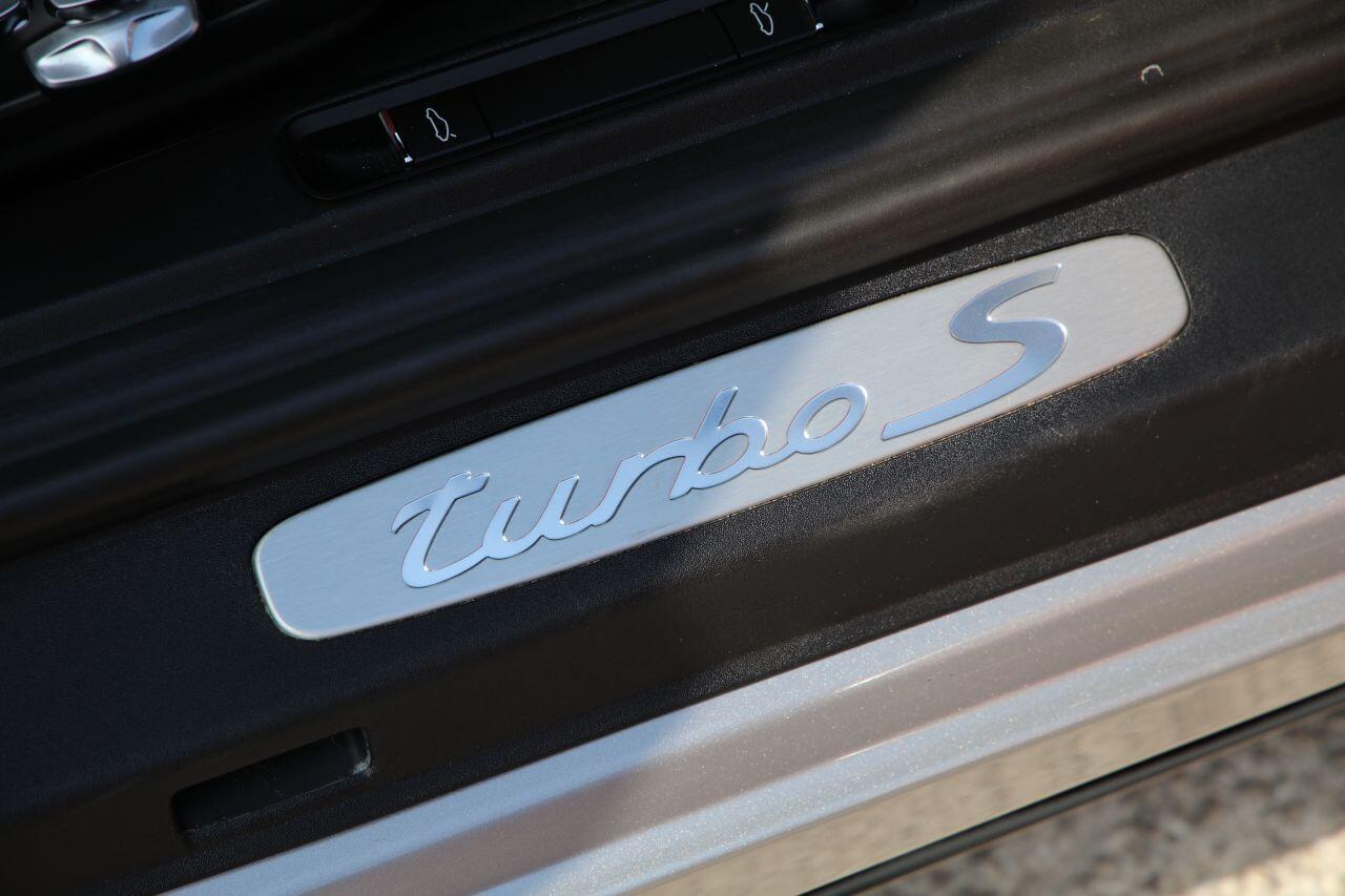 Porsche 911 view 32