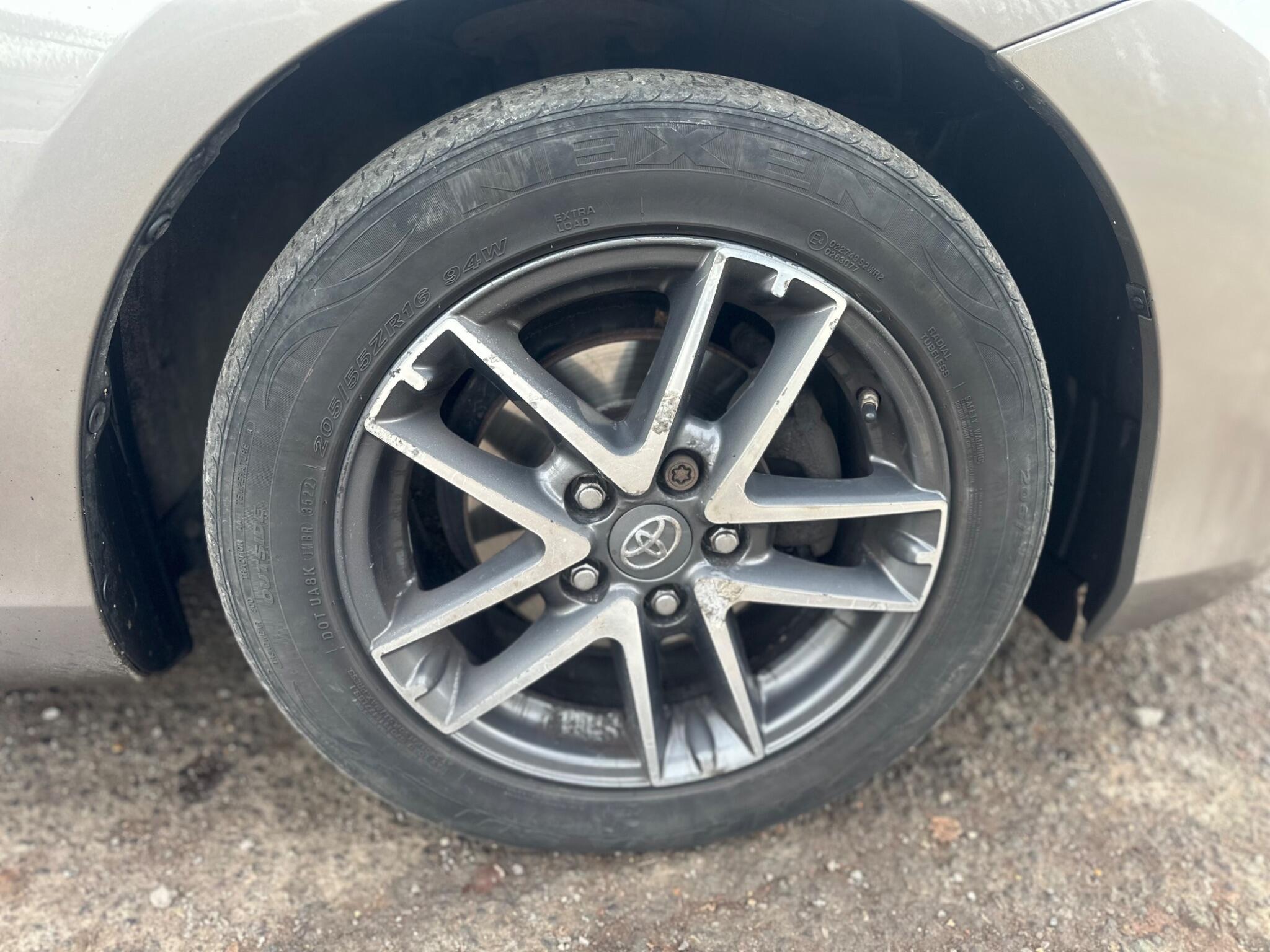 2014 Toyota Auris image 30
