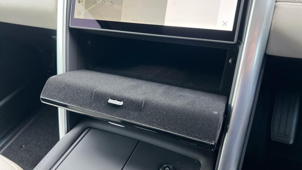 Land Rover Discovery view 29