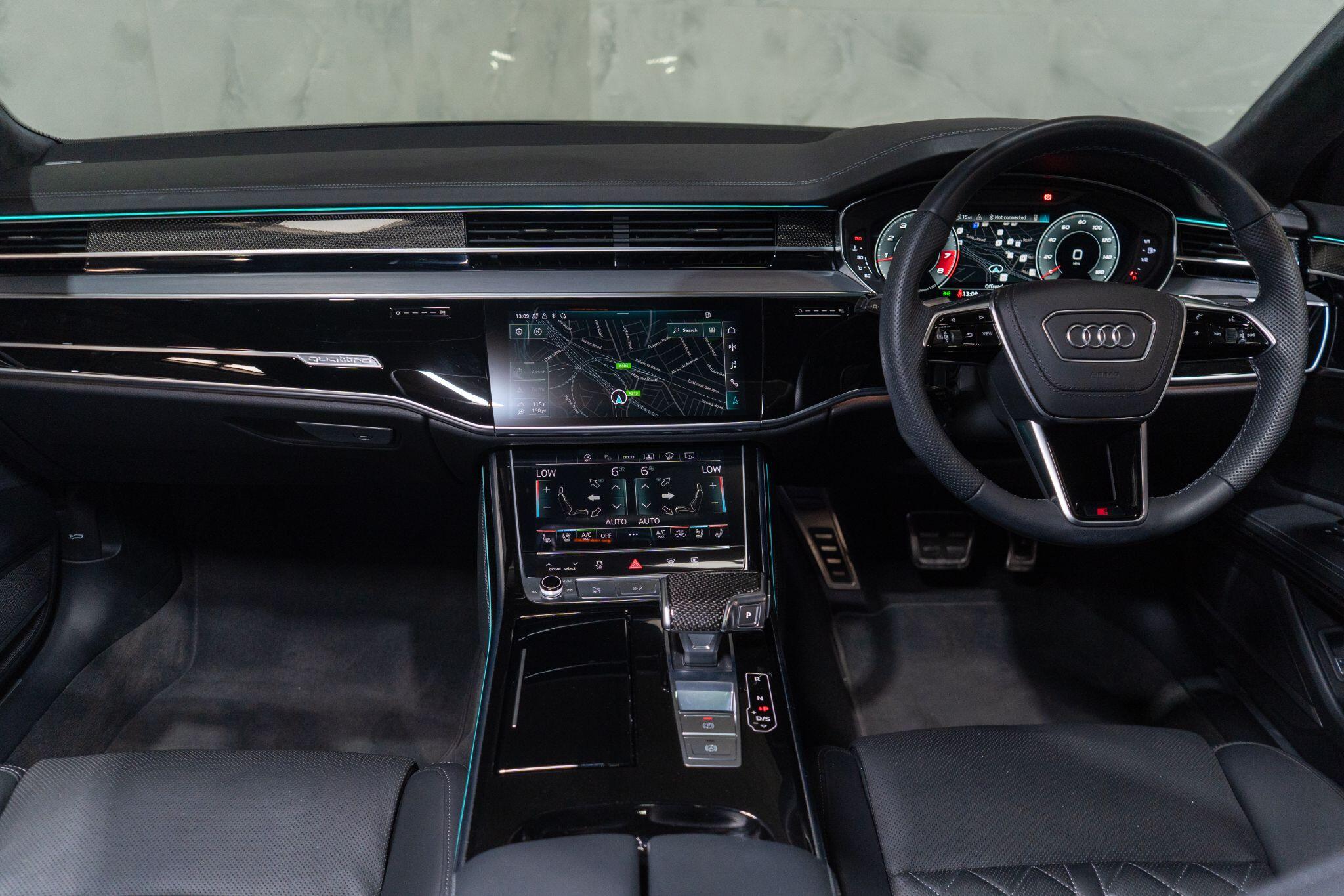 Audi S8 view 11
