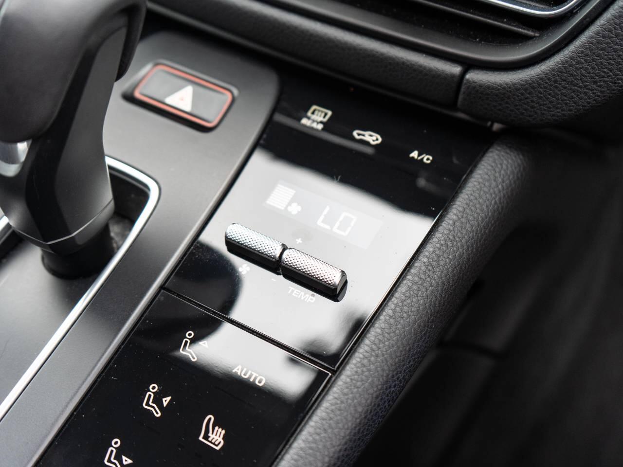 Porsche Macan view 28