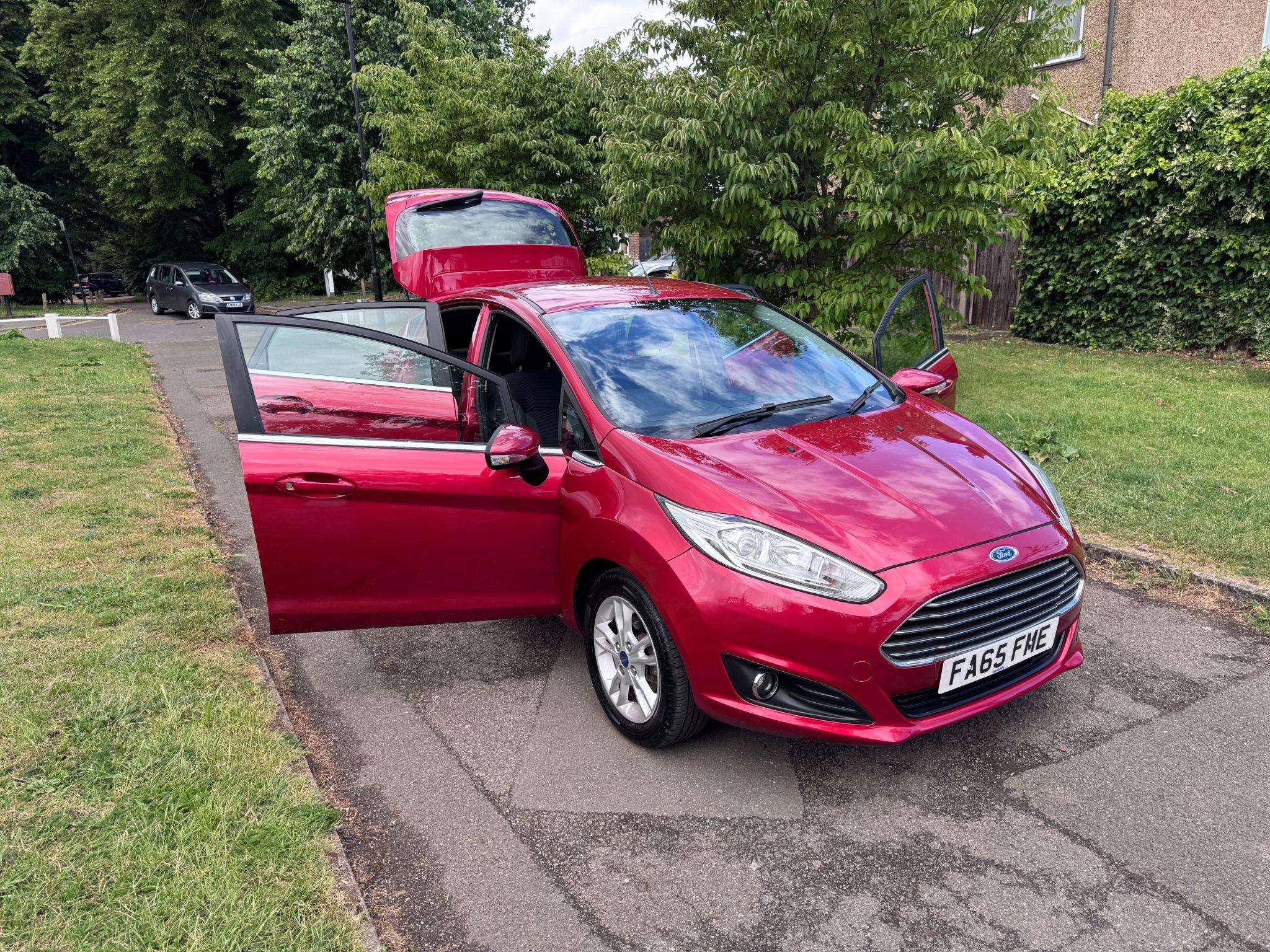 2016 Ford Fiesta image 28