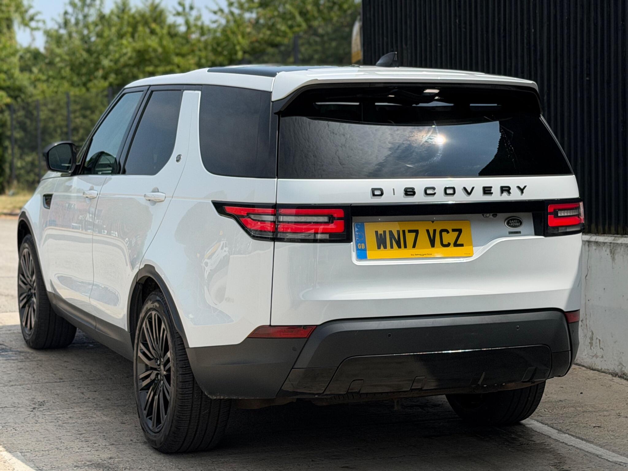 Land Rover Discovery view 10