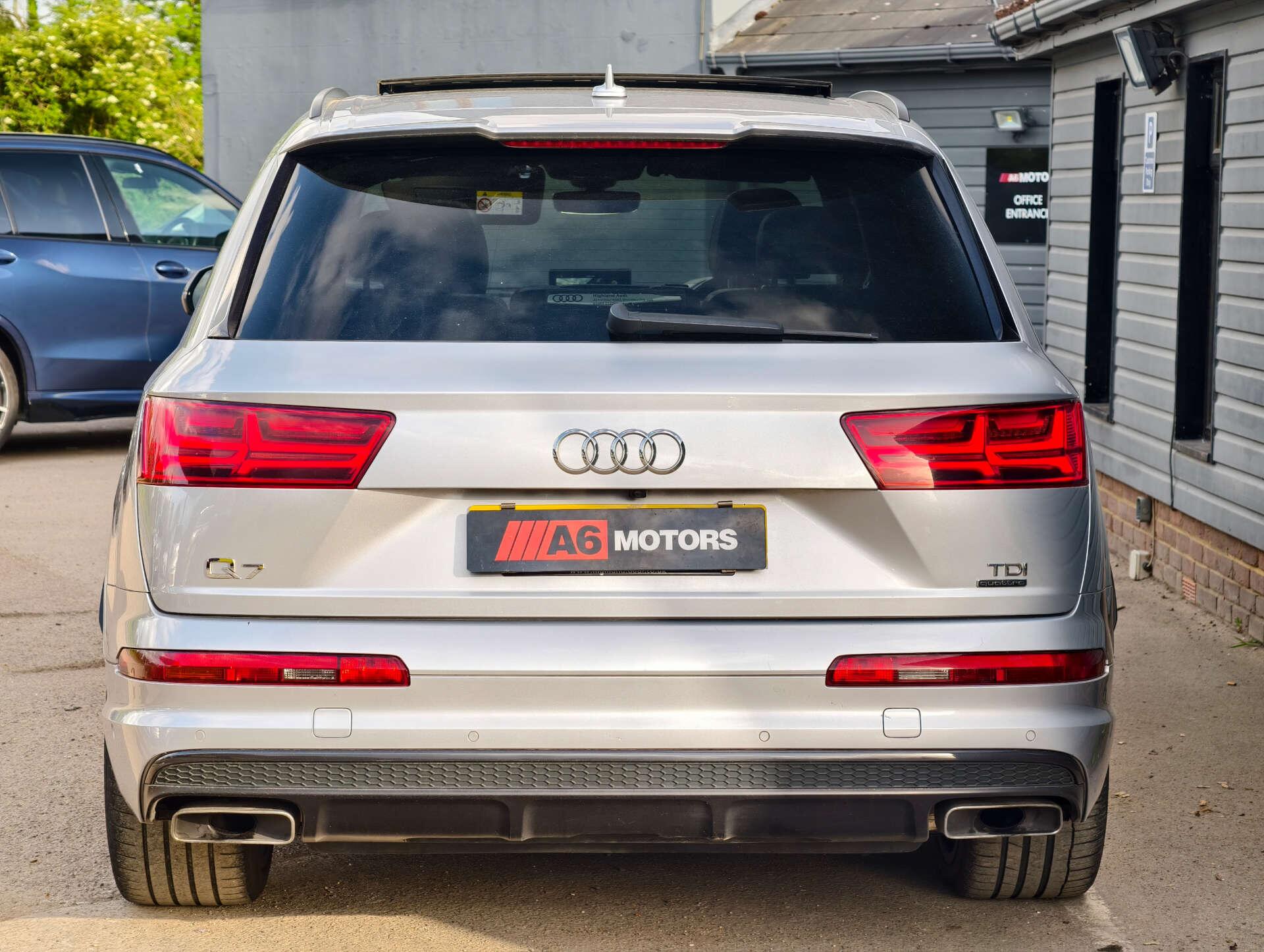 Audi Q7 view 15