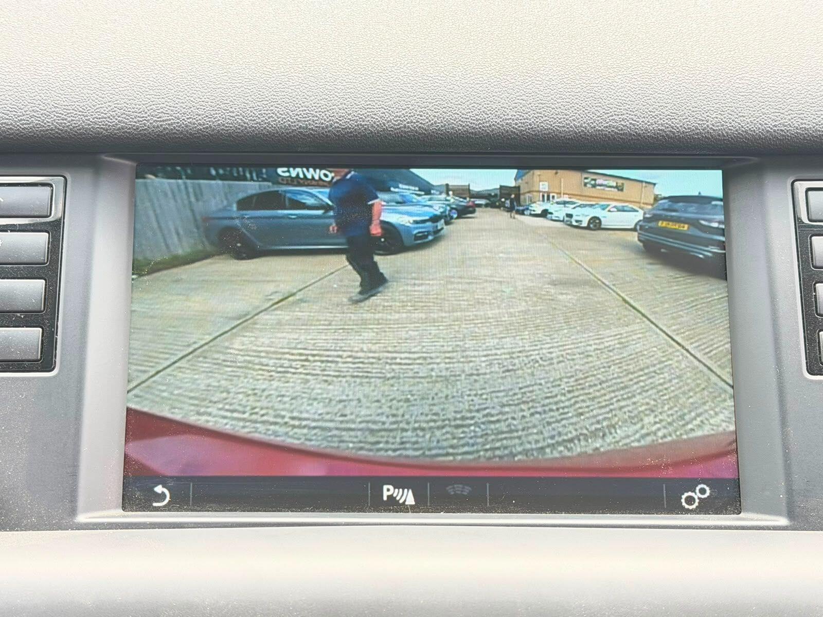 Land Rover Discovery Sport view 25