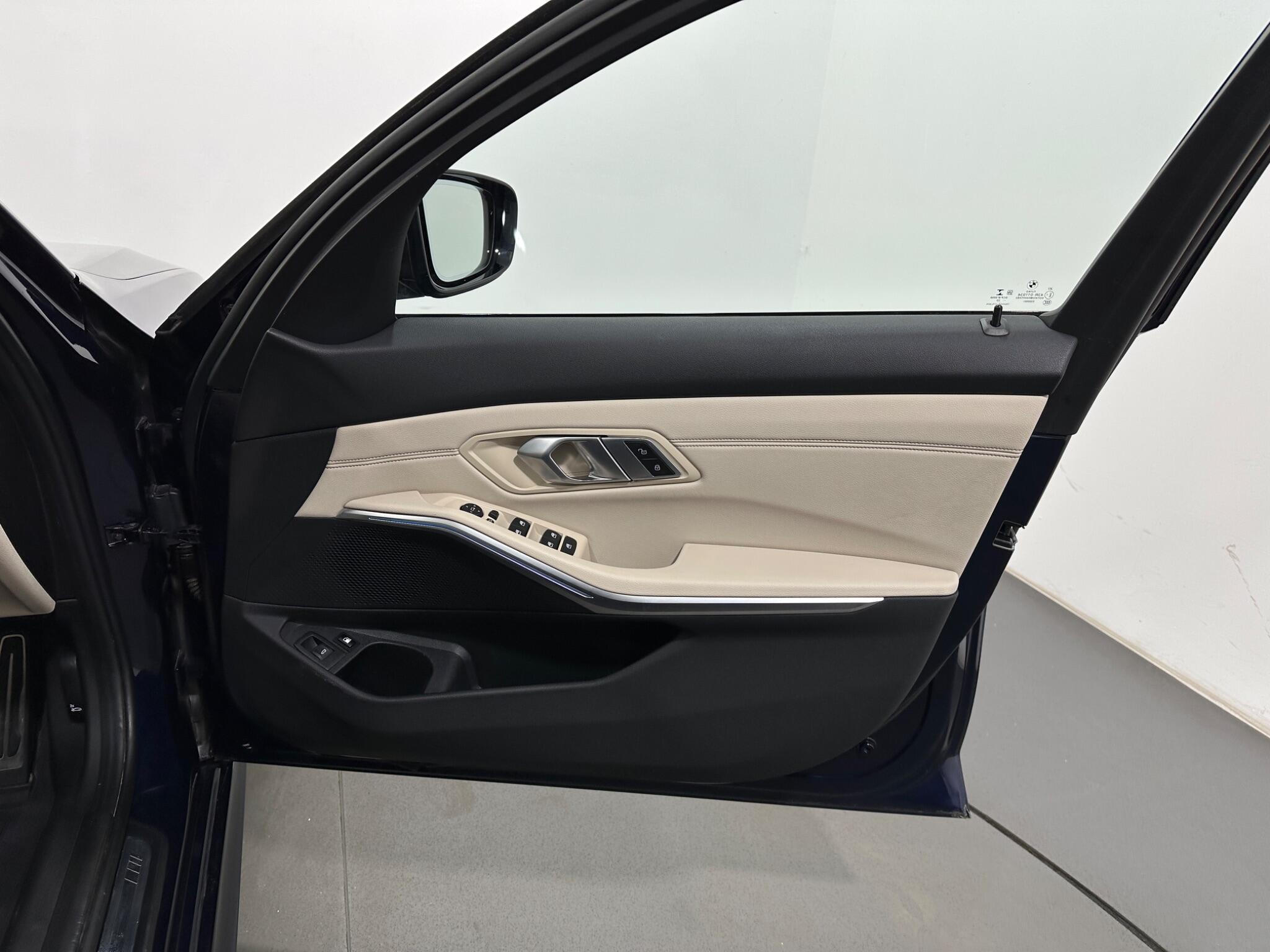 BMW 3 Series view 36