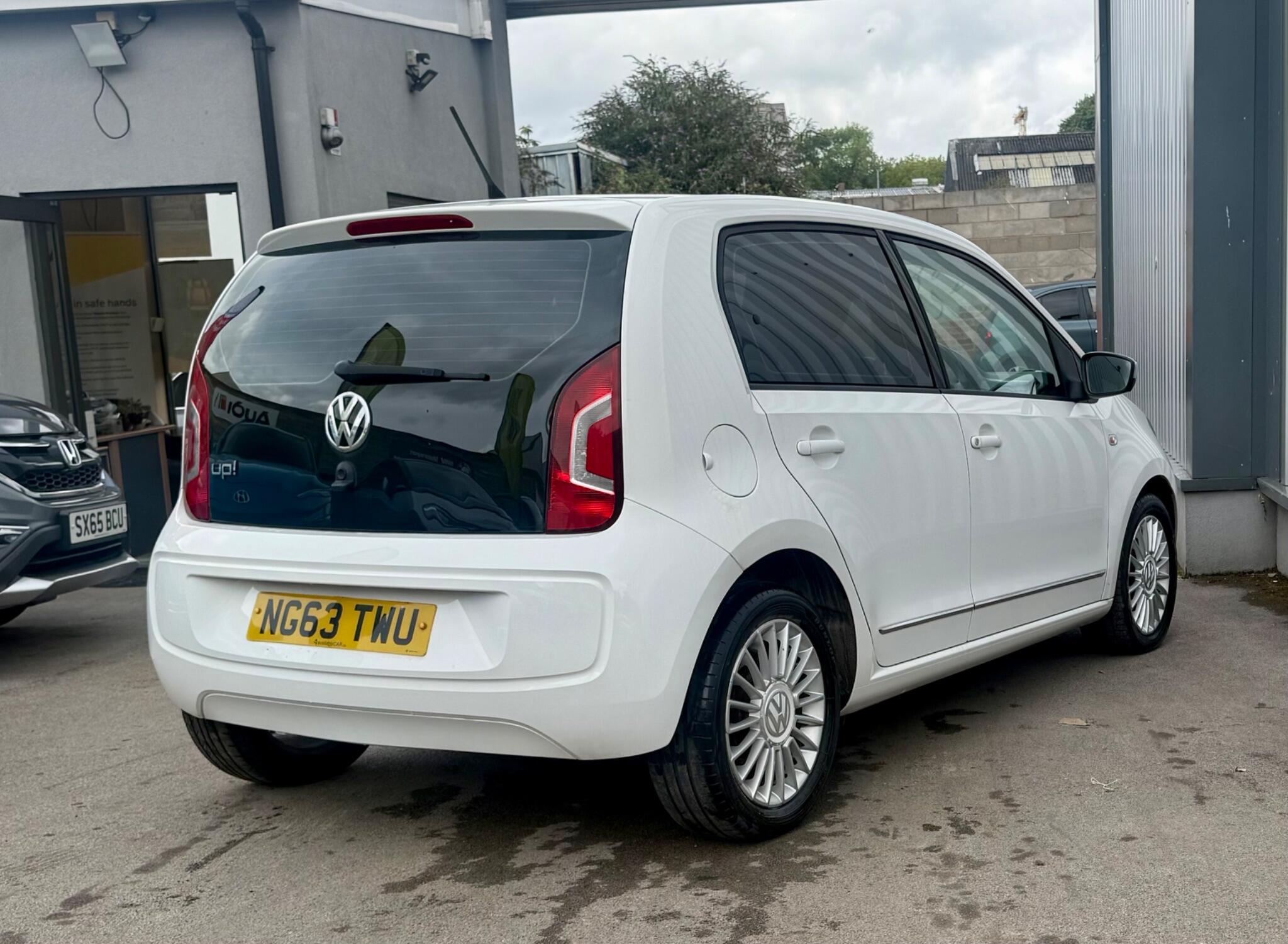 Volkswagen up! view 9