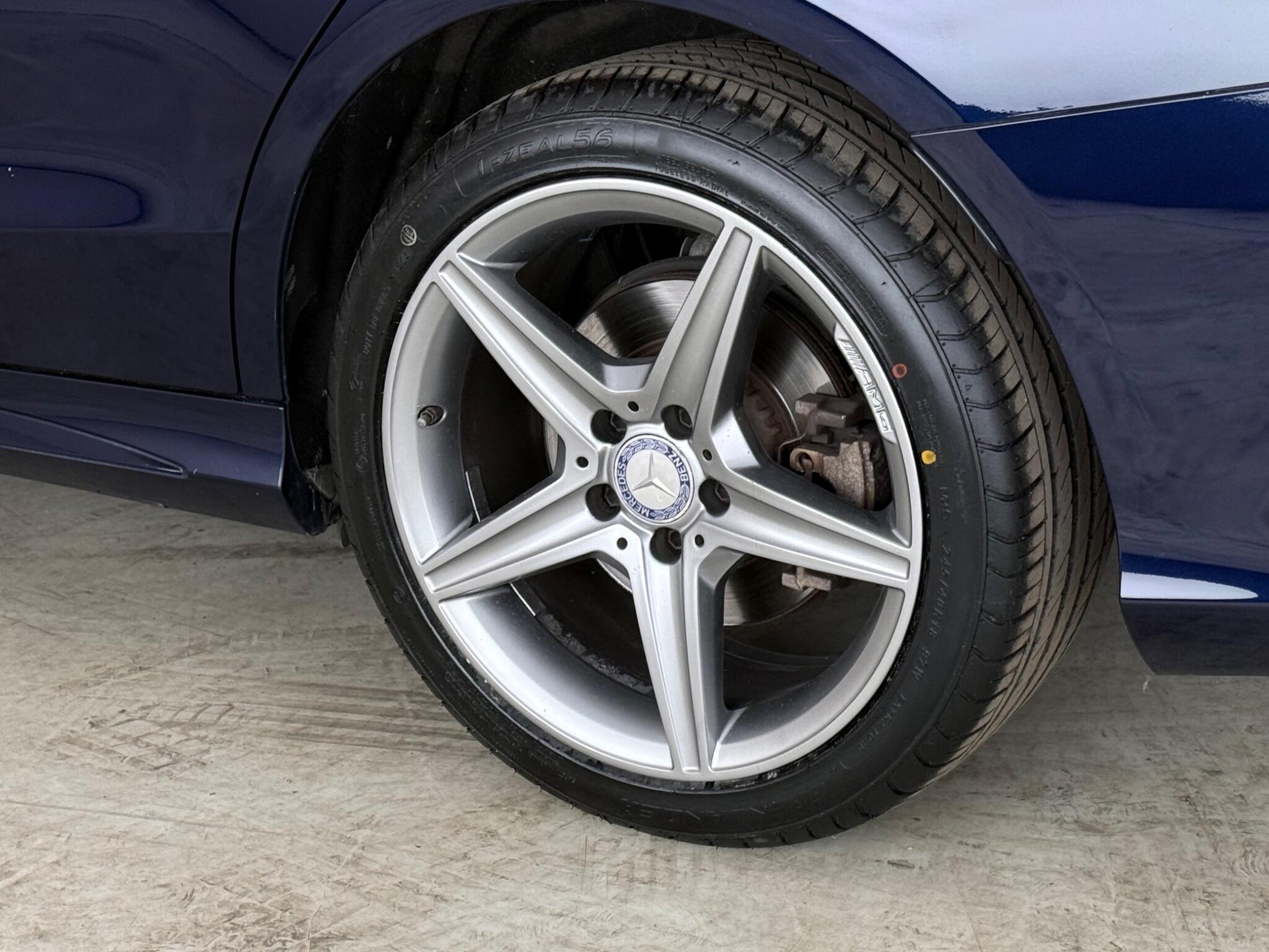Mercedes-Benz C-Class view 8