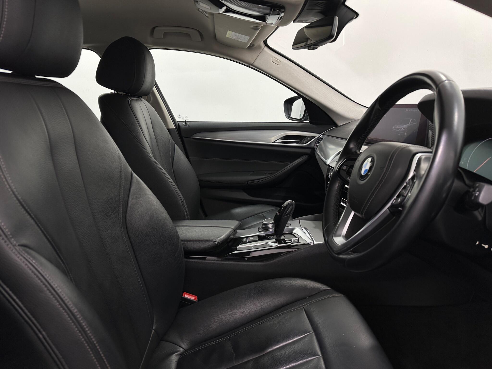 BMW 5 Series view 33
