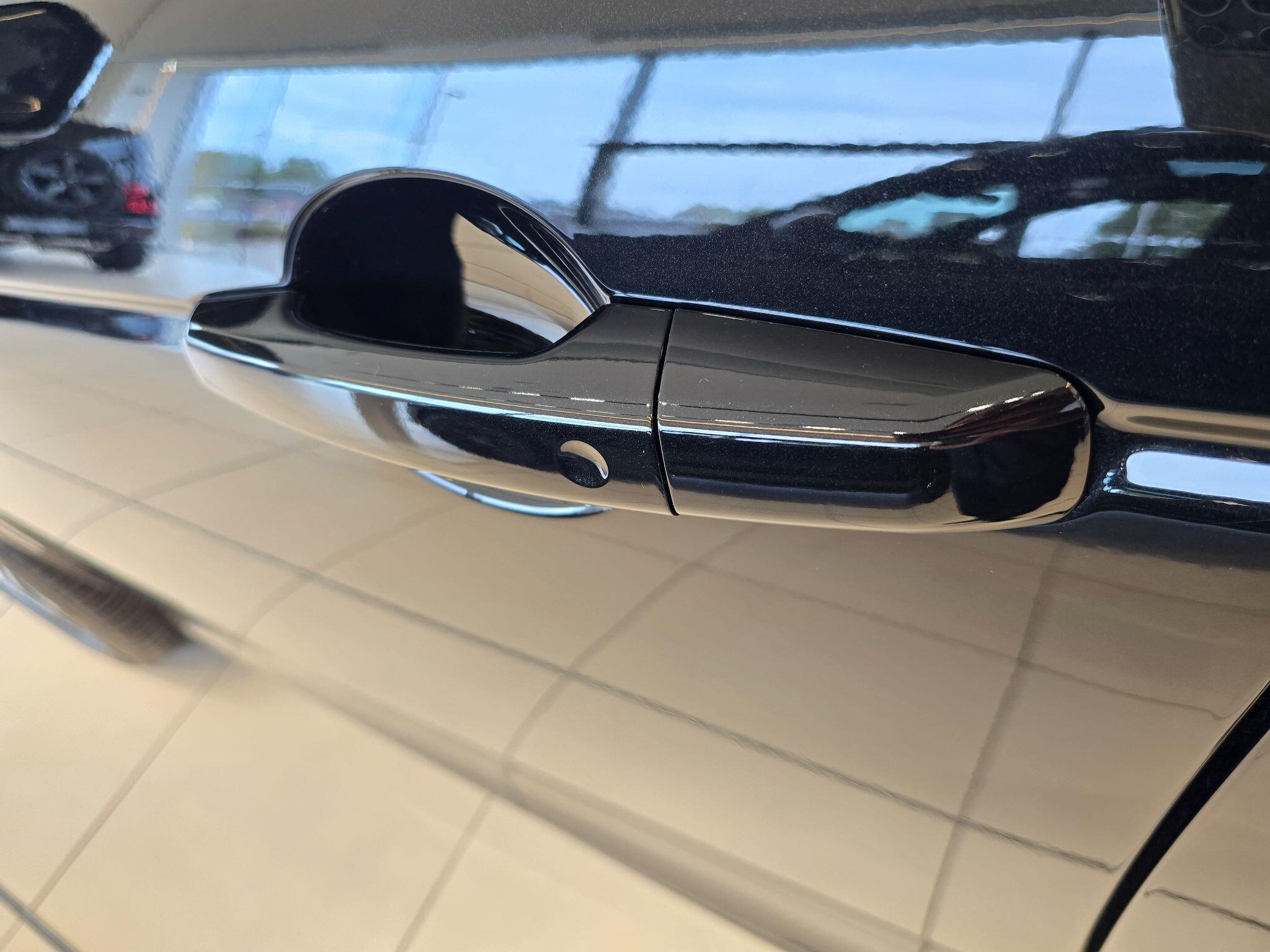 Land Rover Discovery Sport view 41