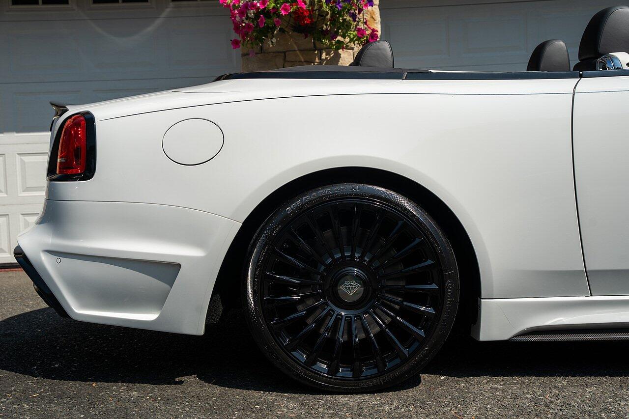 Rolls-Royce Dawn view 6