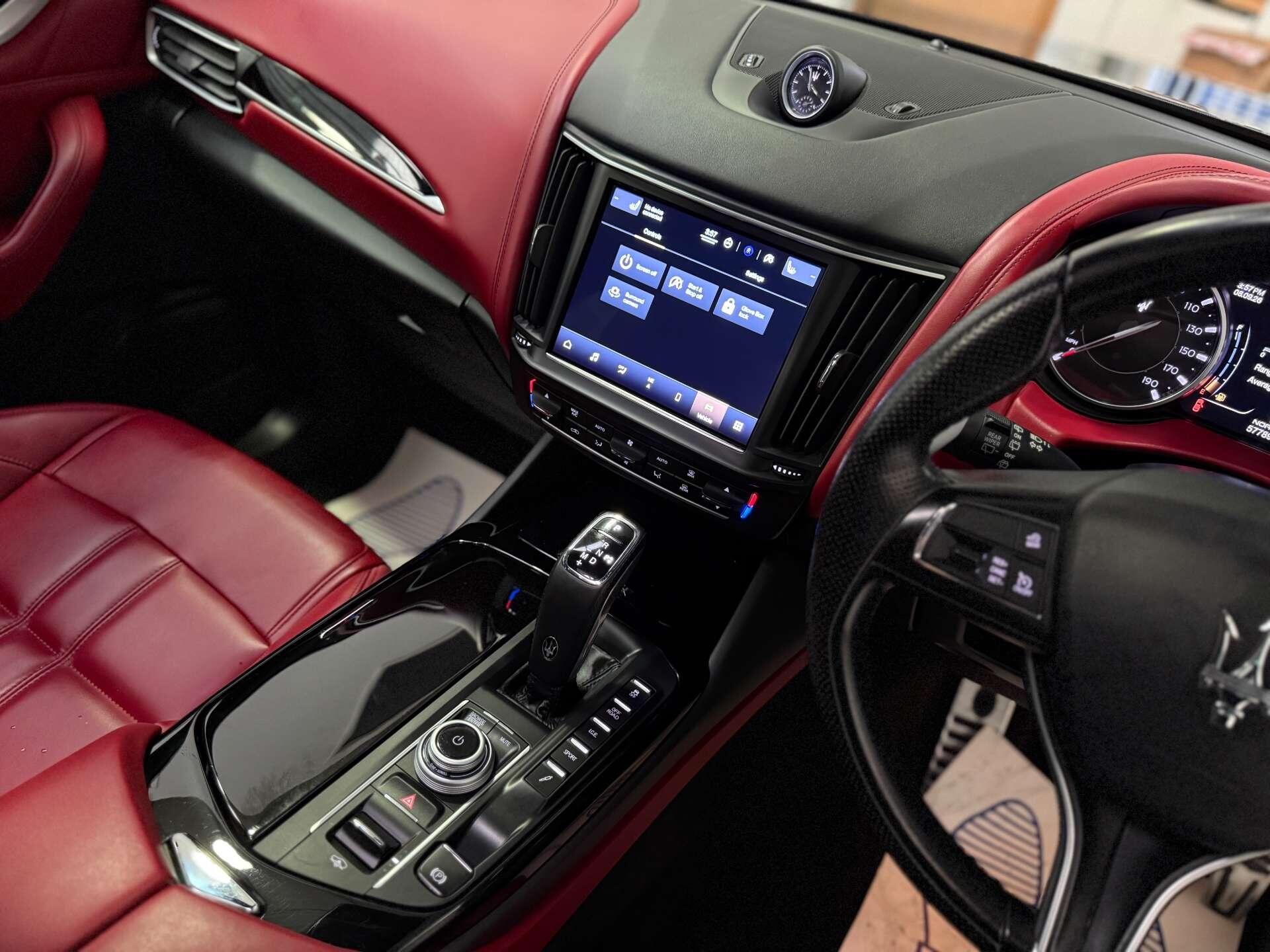 Maserati Levante view 21