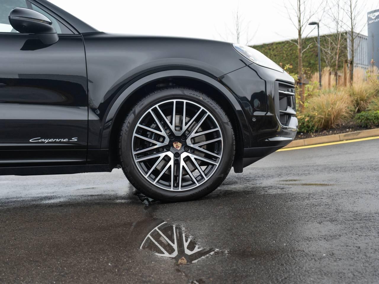 Porsche Cayenne view 11