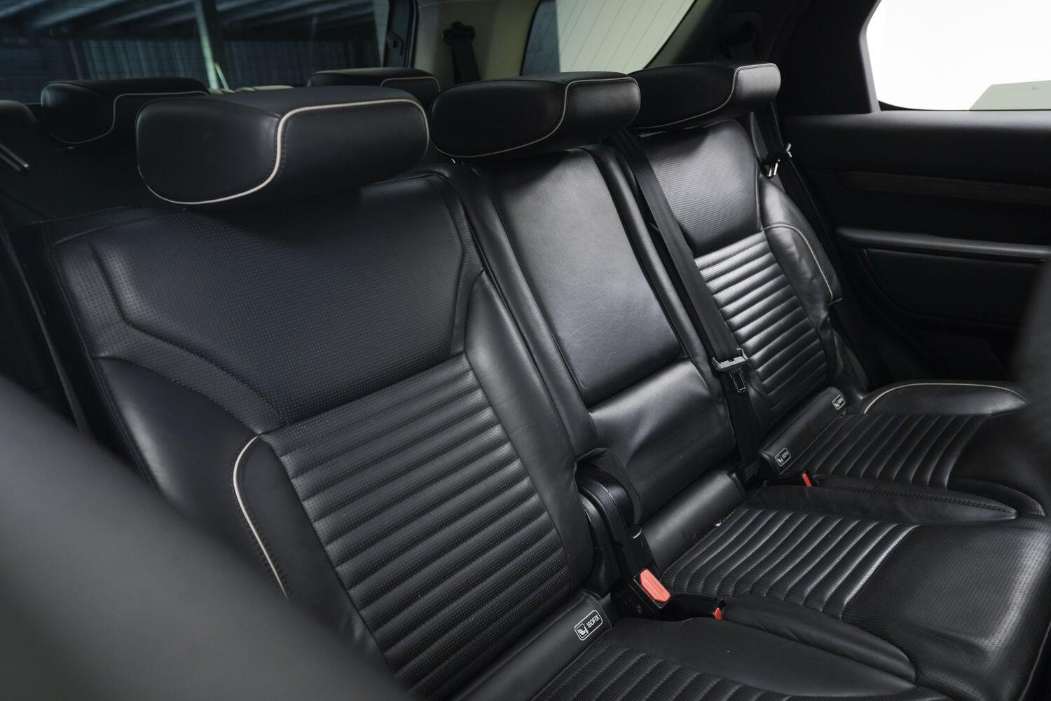Land Rover Discovery view 12