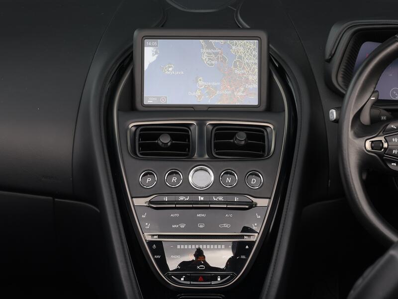 Aston Martin DB11 view 9