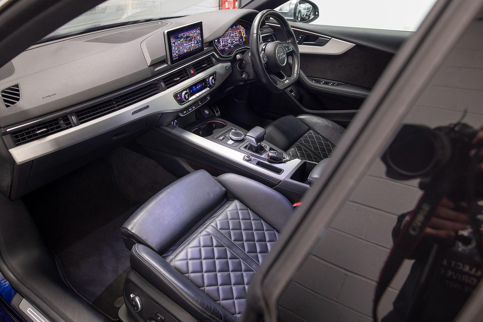 Audi S5 view 60