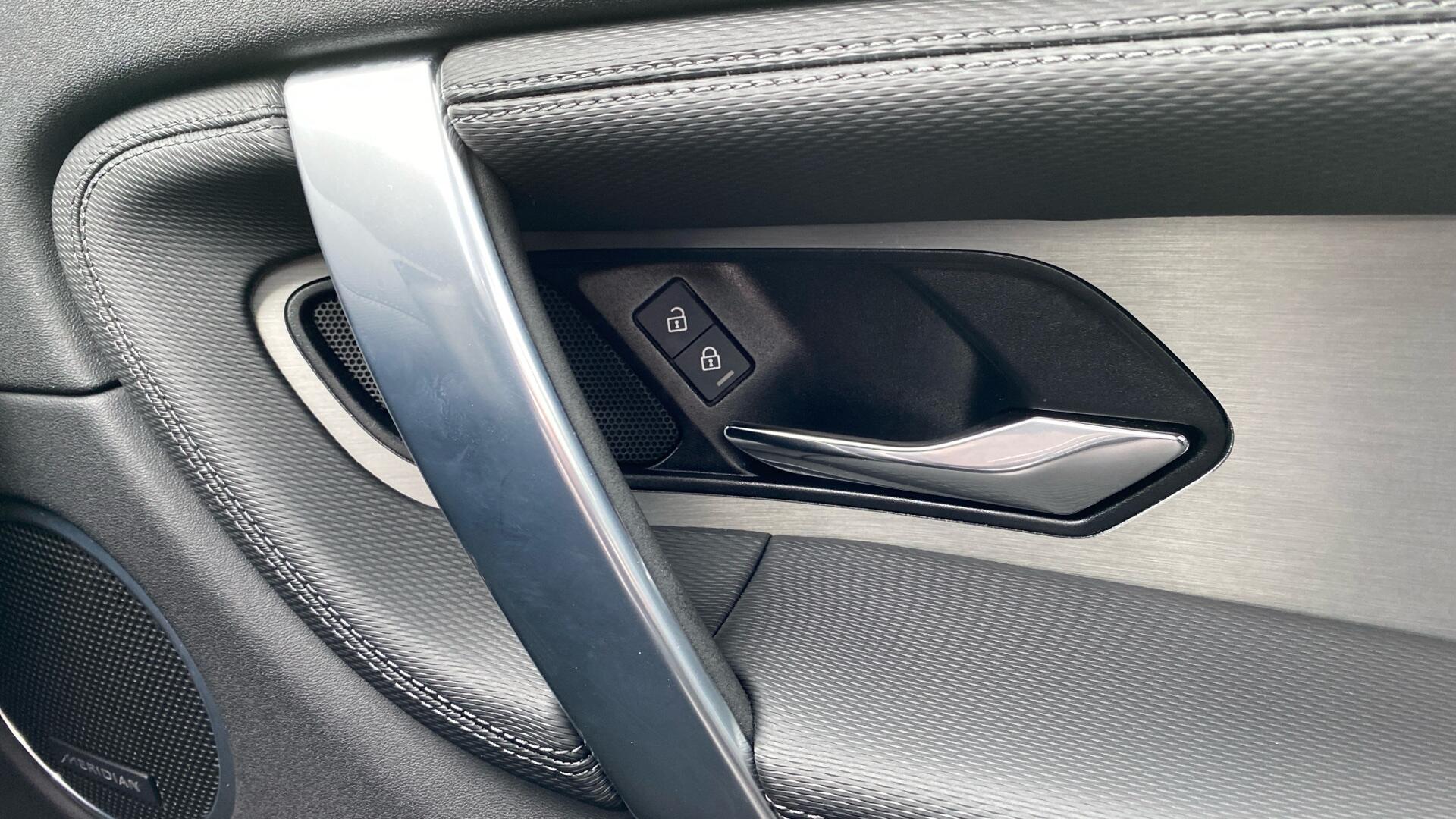 Land Rover Discovery Sport view 31