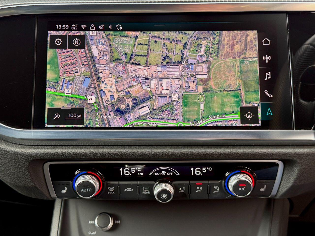 Audi Q3 view 12