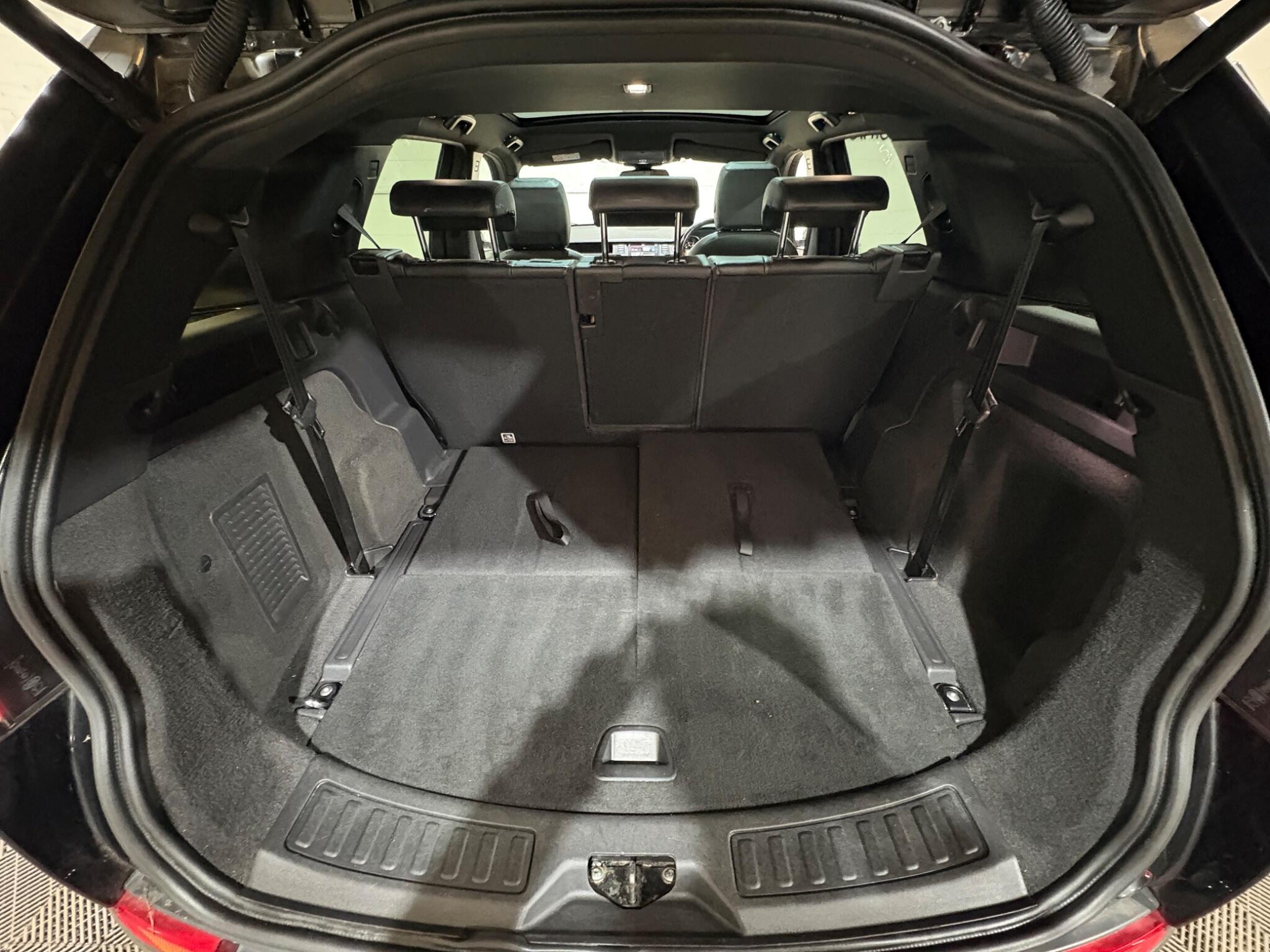 Land Rover Discovery Sport view 56