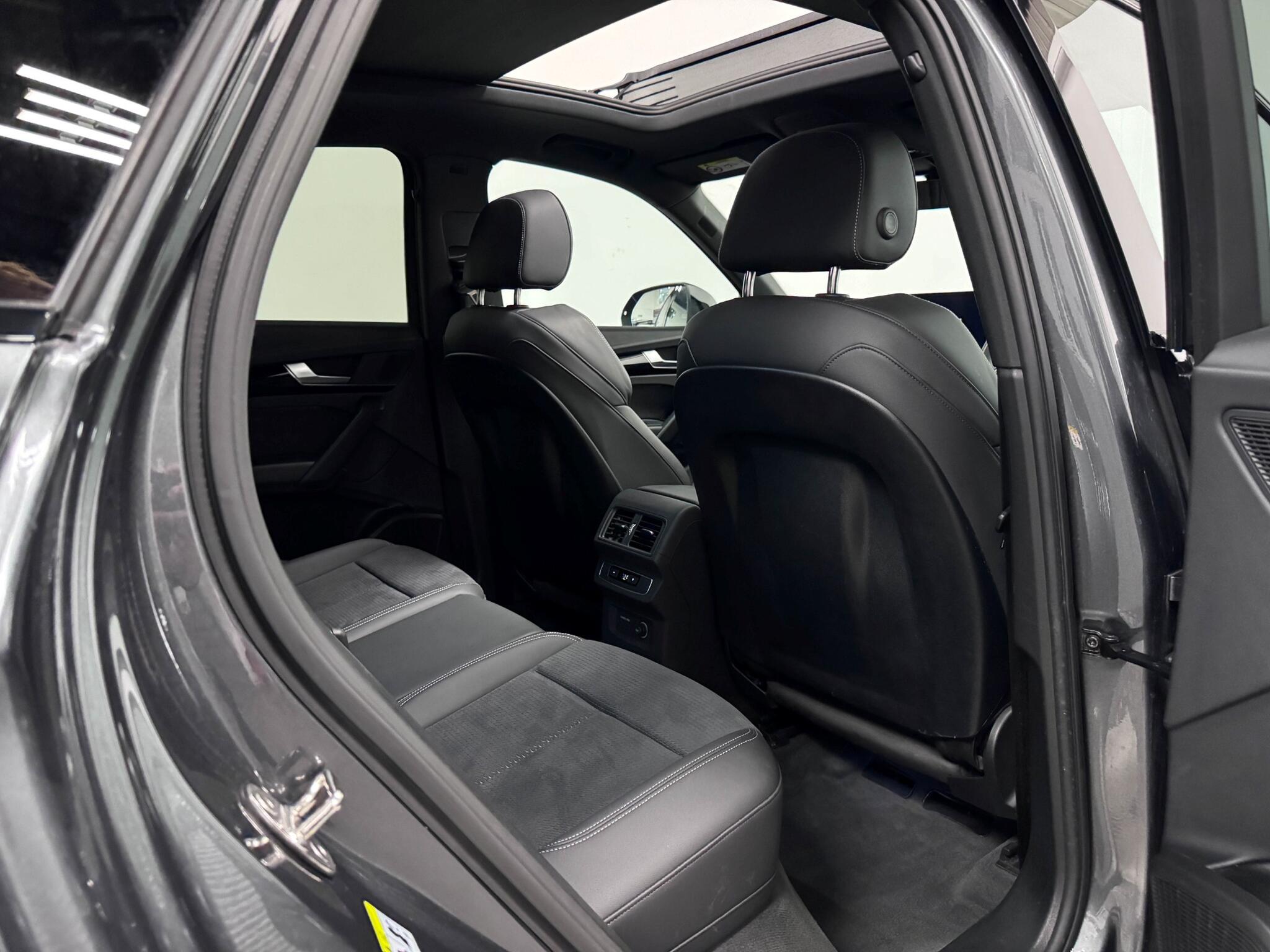 Audi Q5 view 11