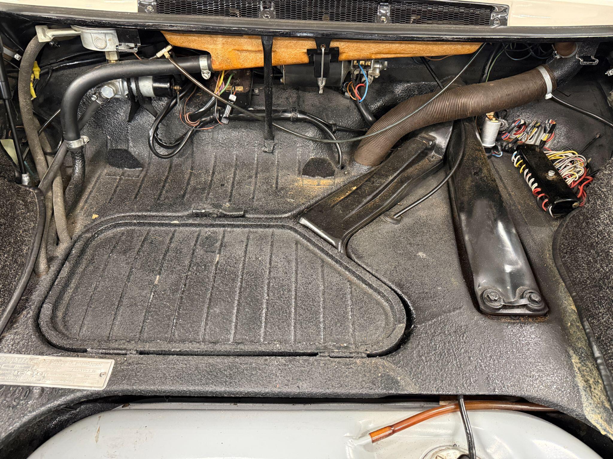 Porsche 911 view 25
