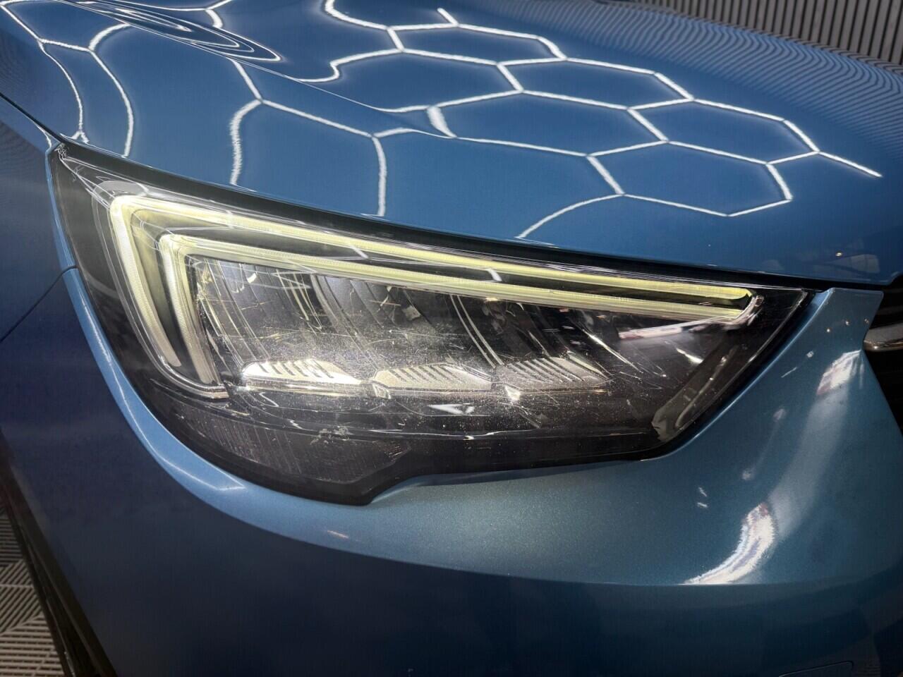 Vauxhall Crossland X view 3