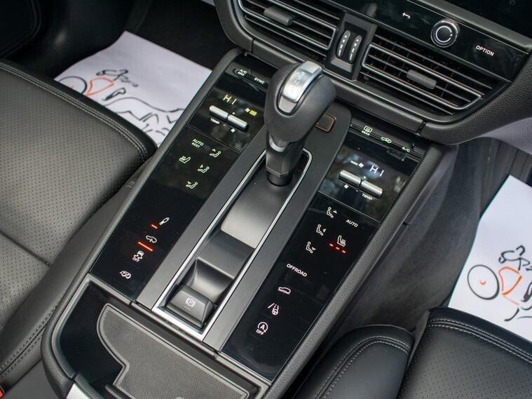 Porsche Macan view 29