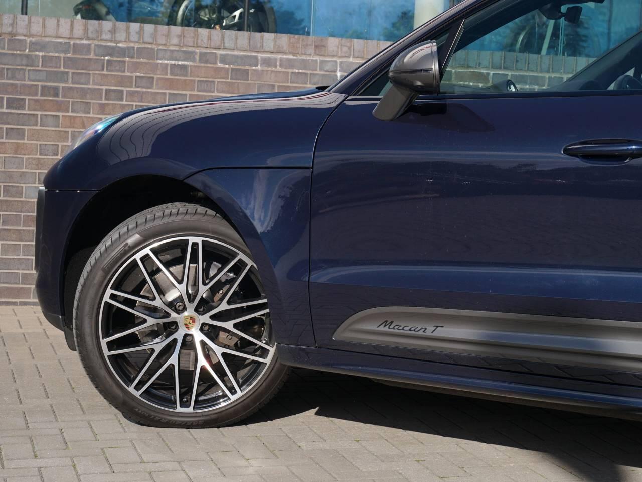 Porsche Macan view 56