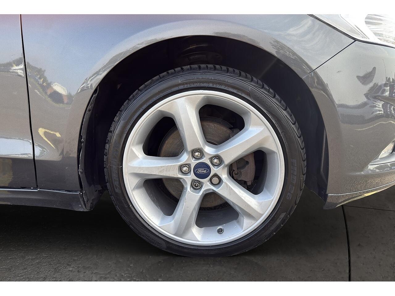 Ford Mondeo view 42