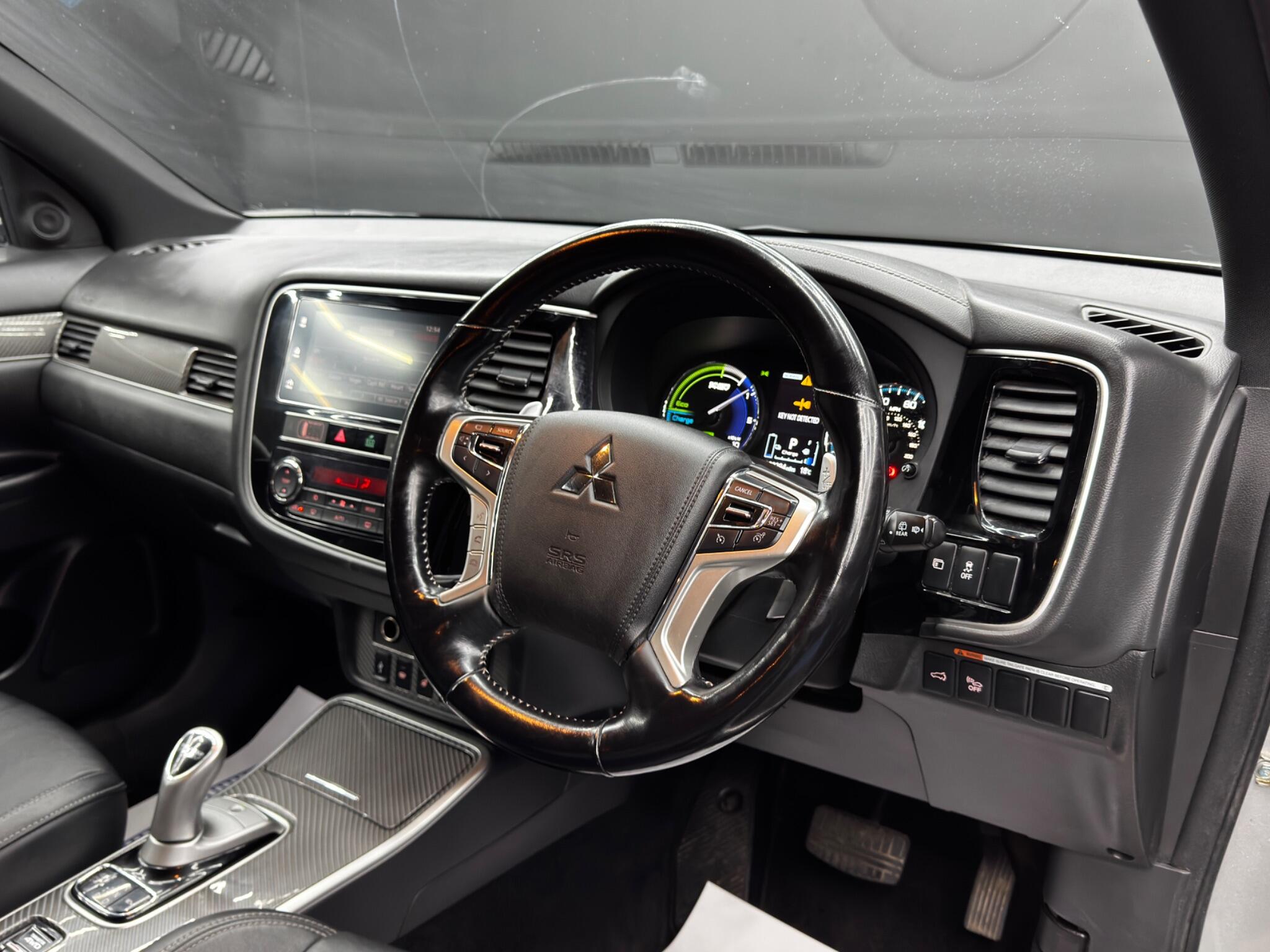 Mitsubishi Outlander view 9