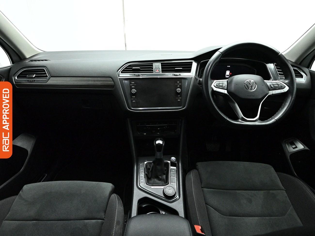 Volkswagen Tiguan Allspace view 2