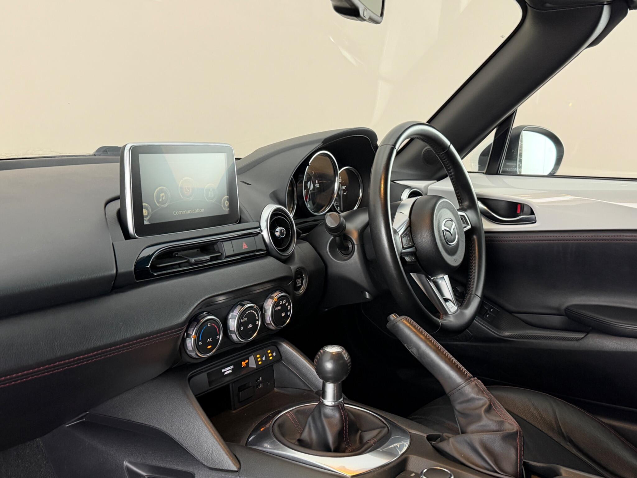 Mazda MX-5 view 3