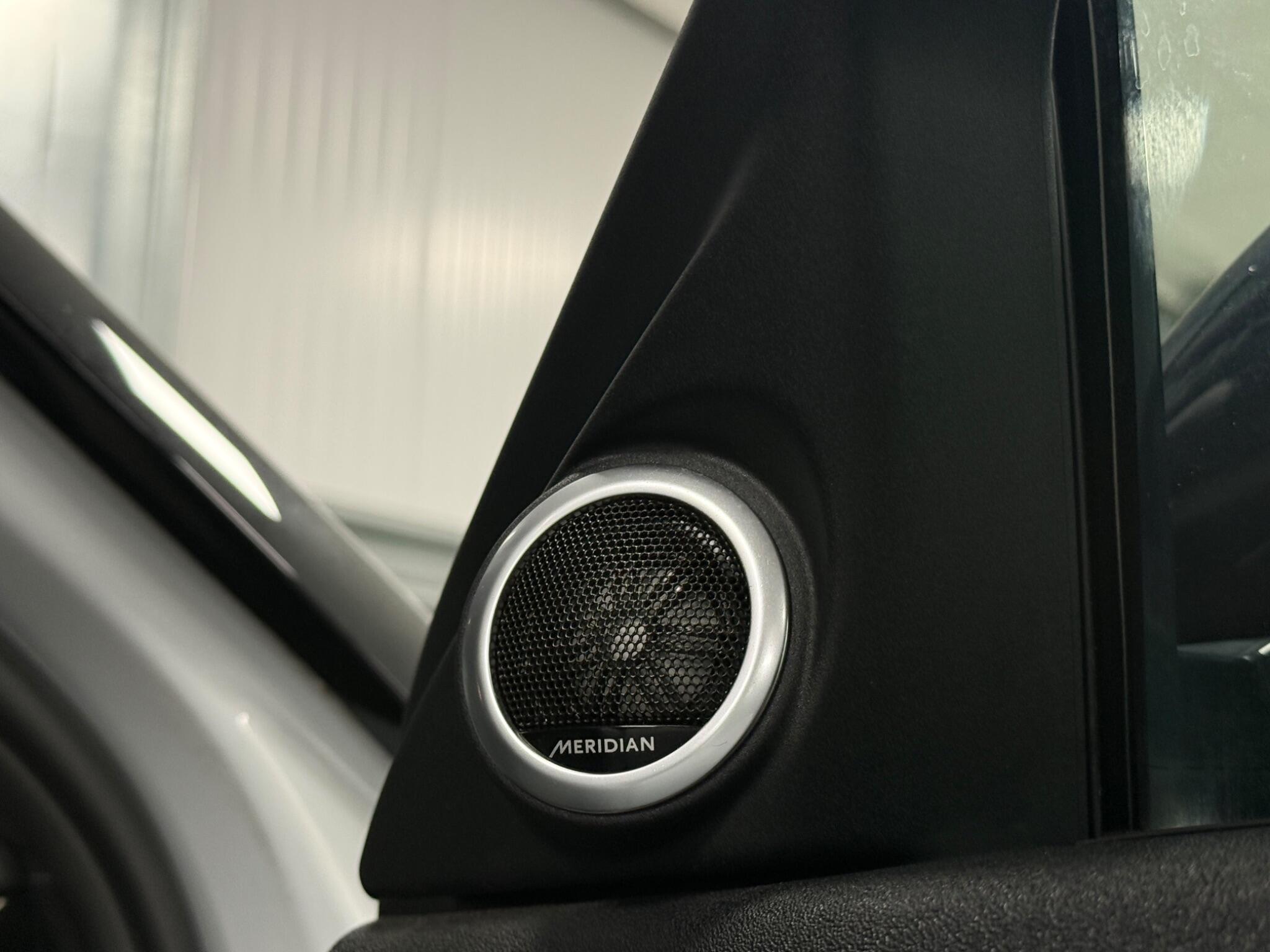 Land Rover Range Rover Evoque view 32
